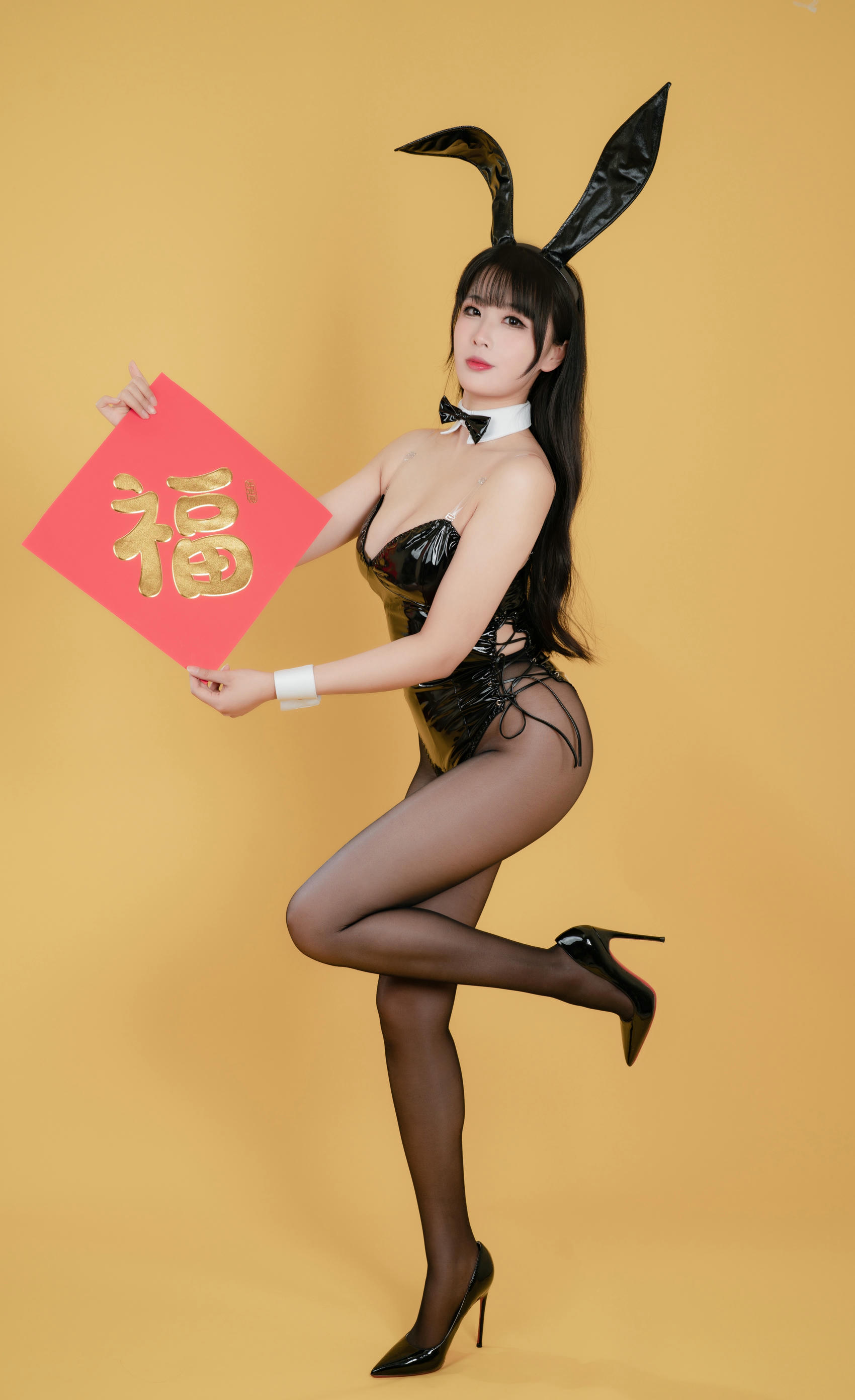 轩萧学姐 NO.044 新春福兔 黑兔女郎 [20P-45MB]_第1集