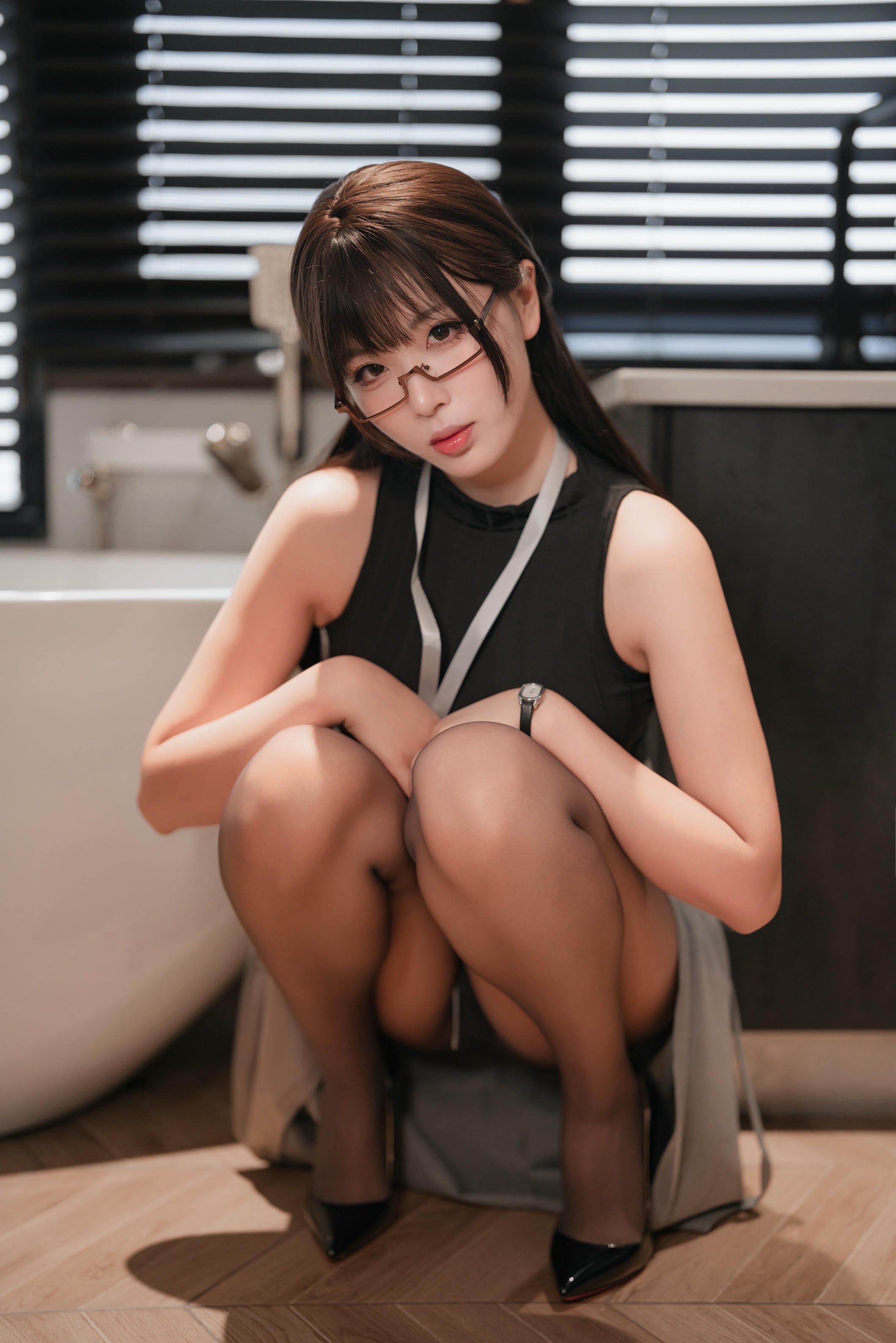 轩萧学姐 NO.046 眼镜娘OL [85P3V-1.29GB]-正片_第1集