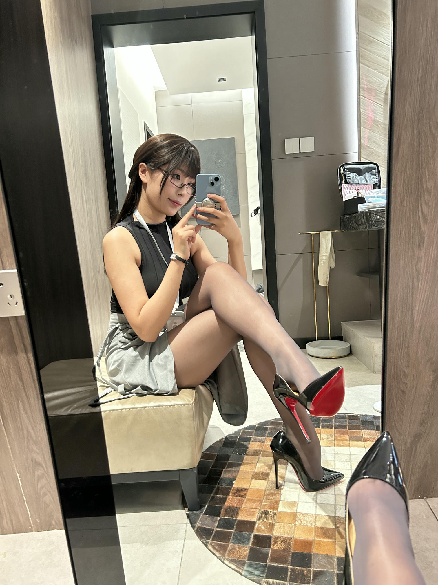 轩萧学姐 NO.046 眼镜娘OL [85P3V-1.29GB]-眼镜娘预售赠品自拍_第1集