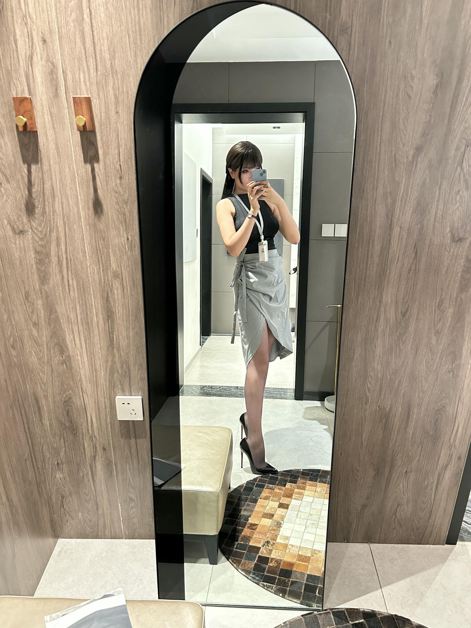 轩萧学姐 NO.046 眼镜娘OL [85P3V-1.29GB]-眼镜娘预售赠品自拍_第1集