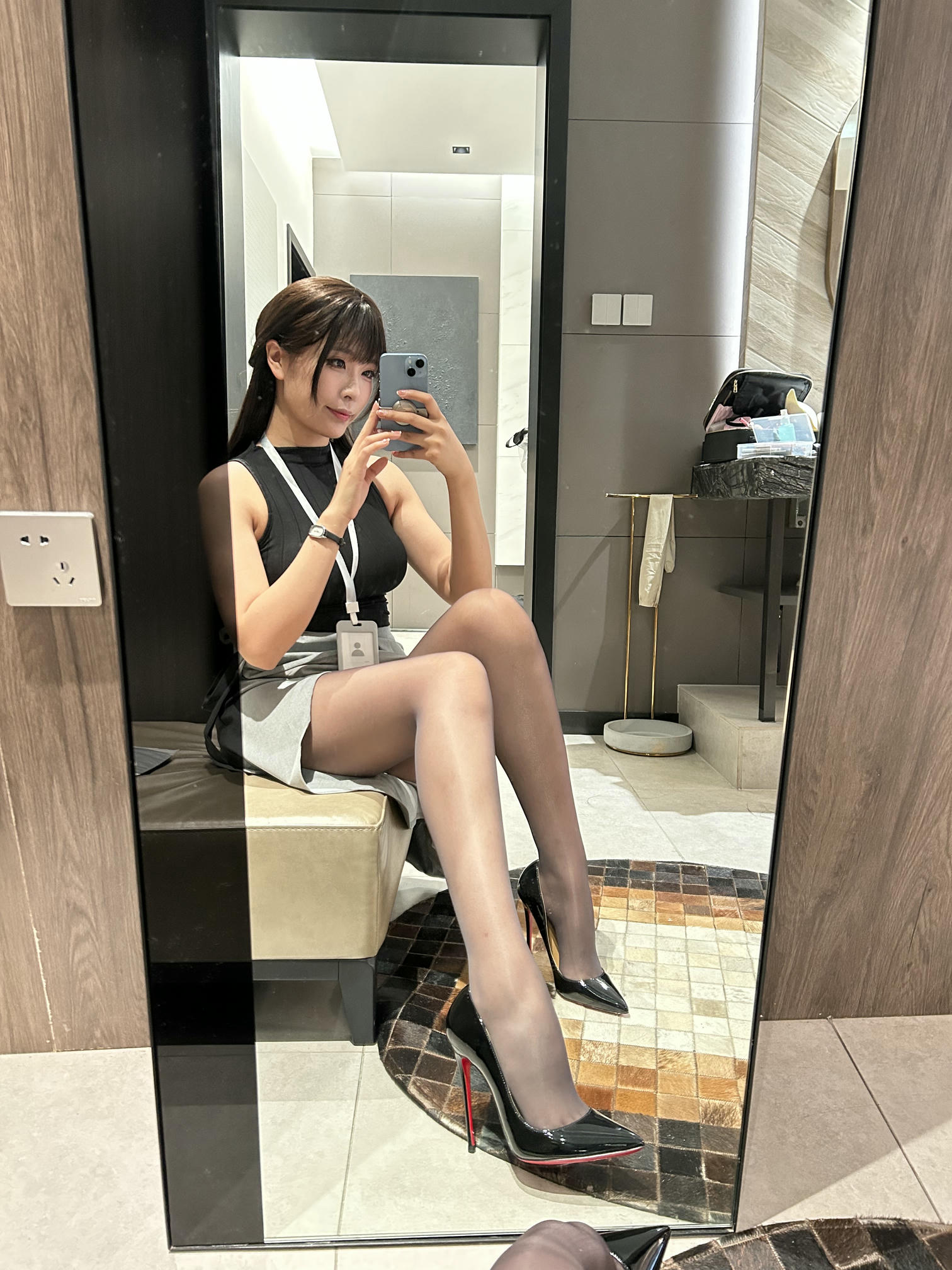 轩萧学姐 NO.046 眼镜娘OL [85P3V-1.29GB]-眼镜娘预售赠品自拍_第1集