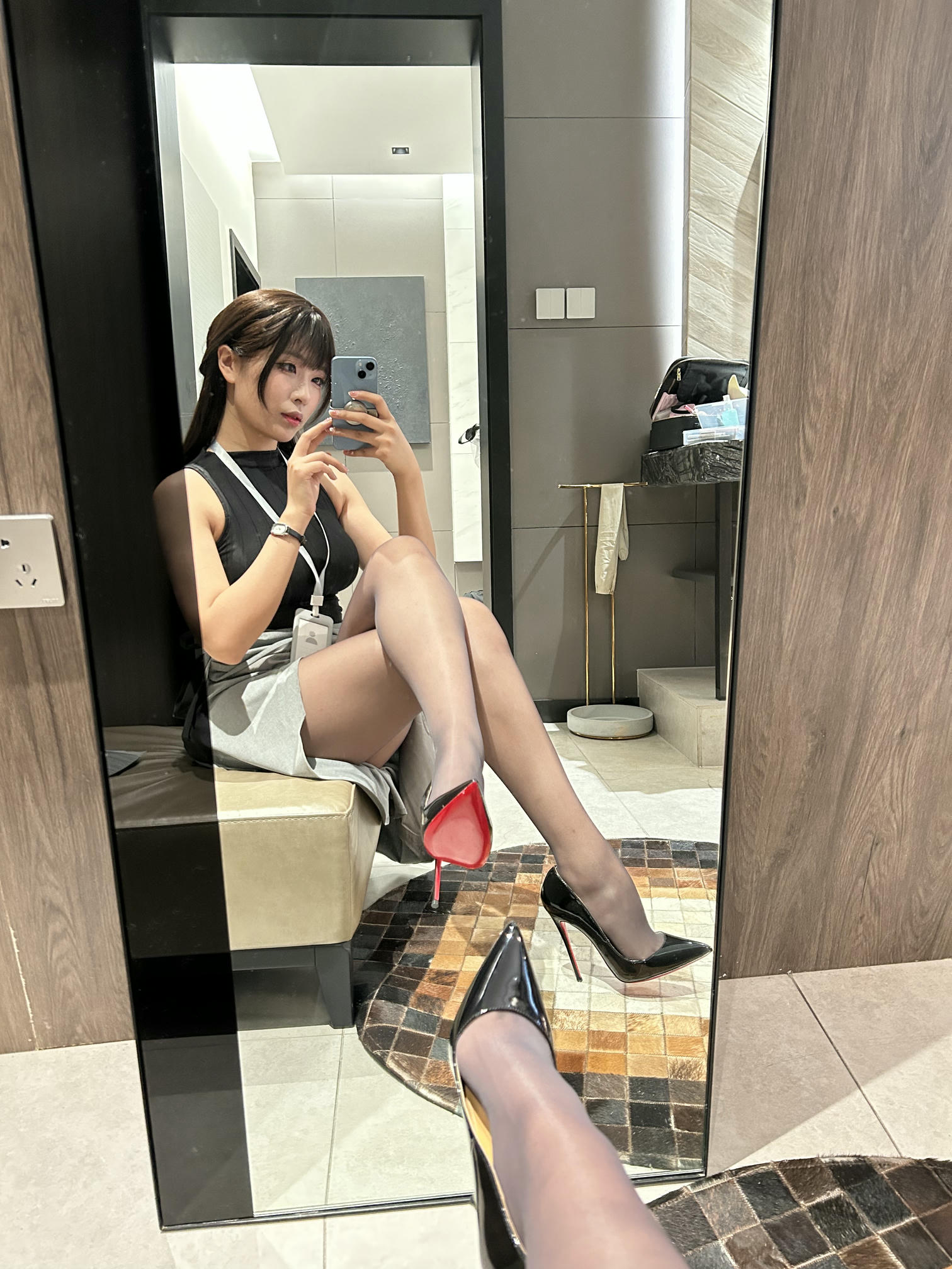 轩萧学姐 NO.046 眼镜娘OL [85P3V-1.29GB]-眼镜娘预售赠品自拍_第1集