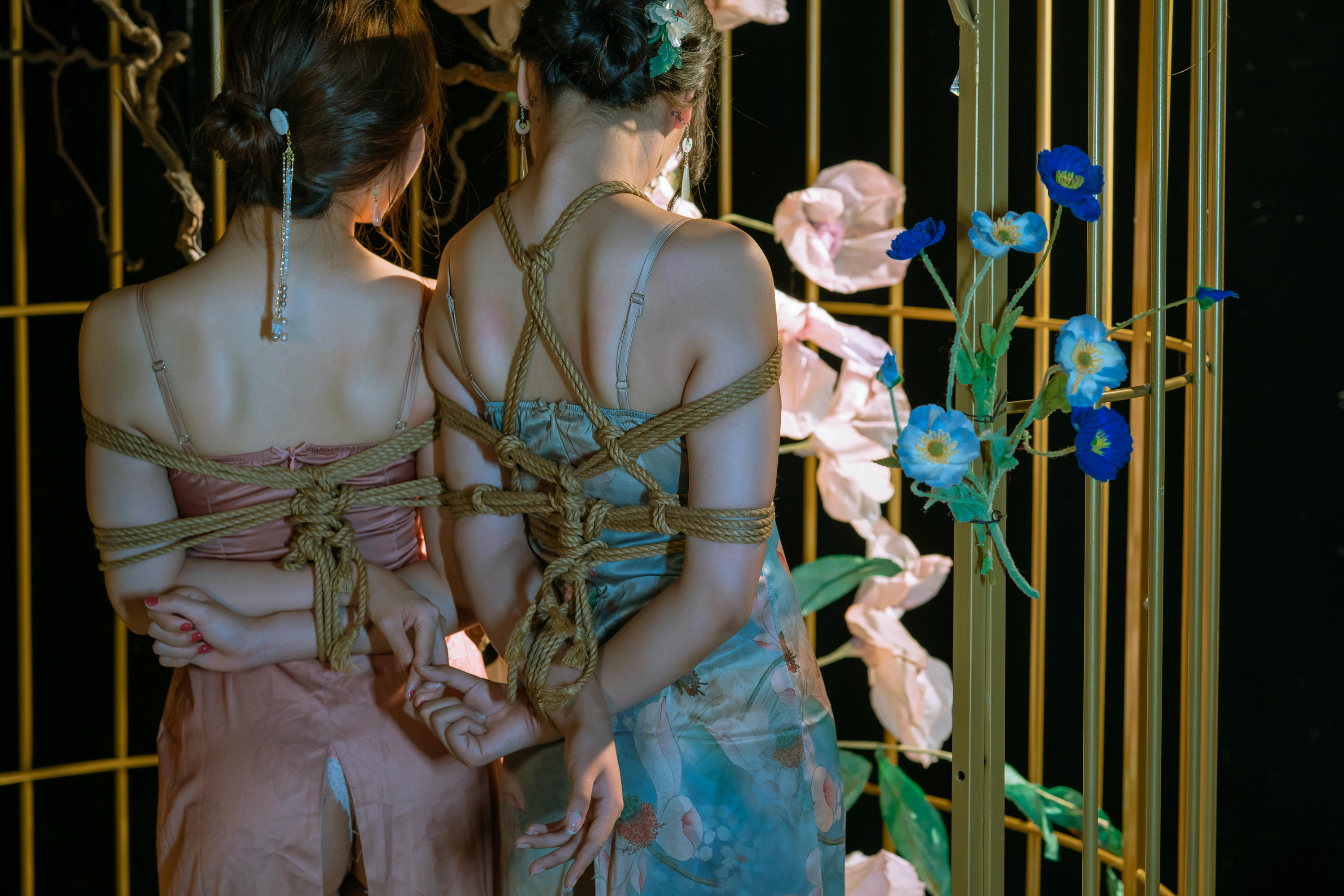 轩萧学姐 NO.049 云溪溪 奶桃桃 捆绑双人 [18P1V 220MB]_第1集