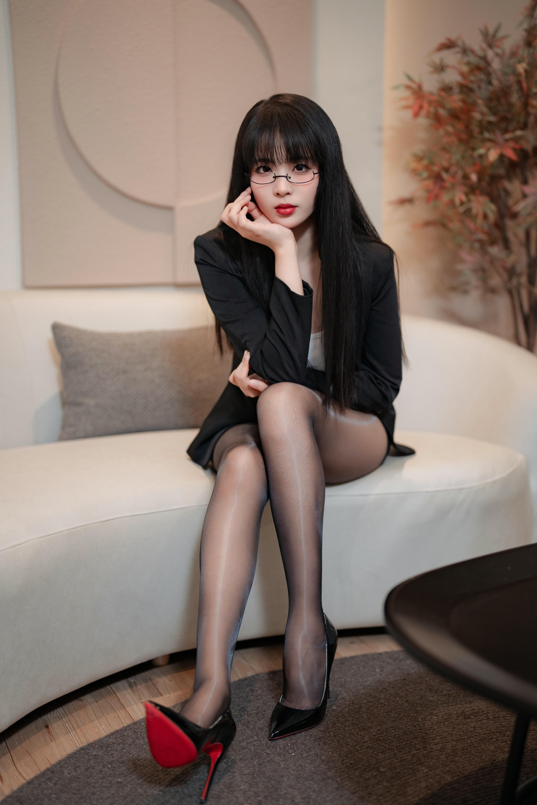 轩萧学姐 NO.067 下班后的OL [72P／255MB]_第1集