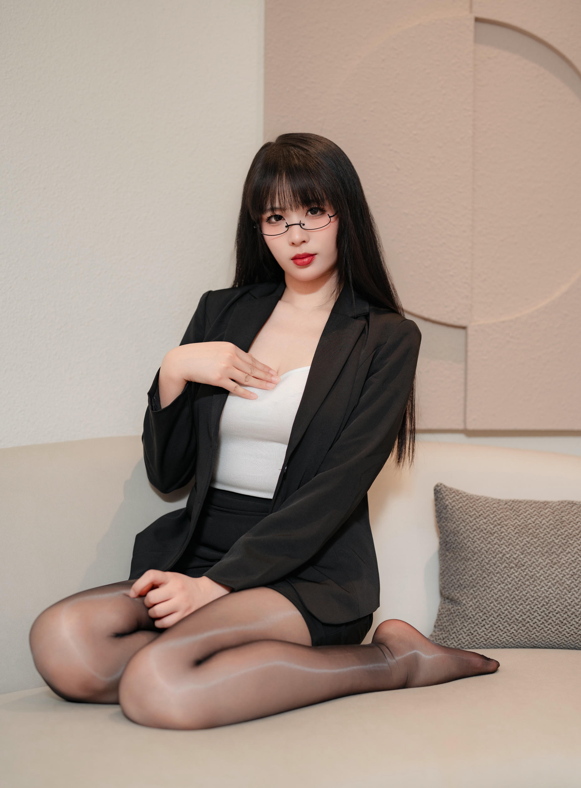 轩萧学姐 NO.067 下班后的OL [72P／255MB]_第2集