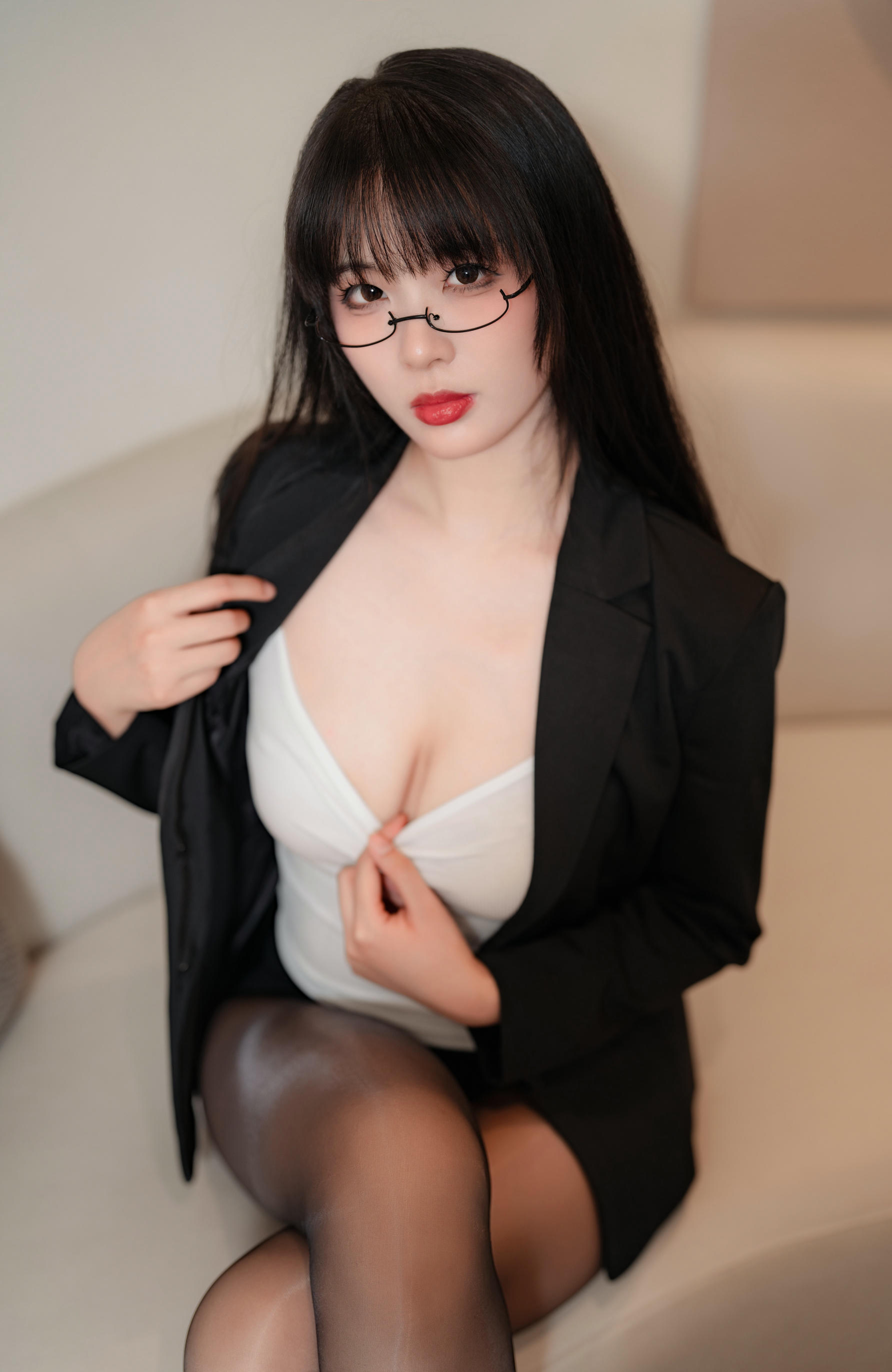 轩萧学姐 NO.067 下班后的OL [72P／255MB]_第3集