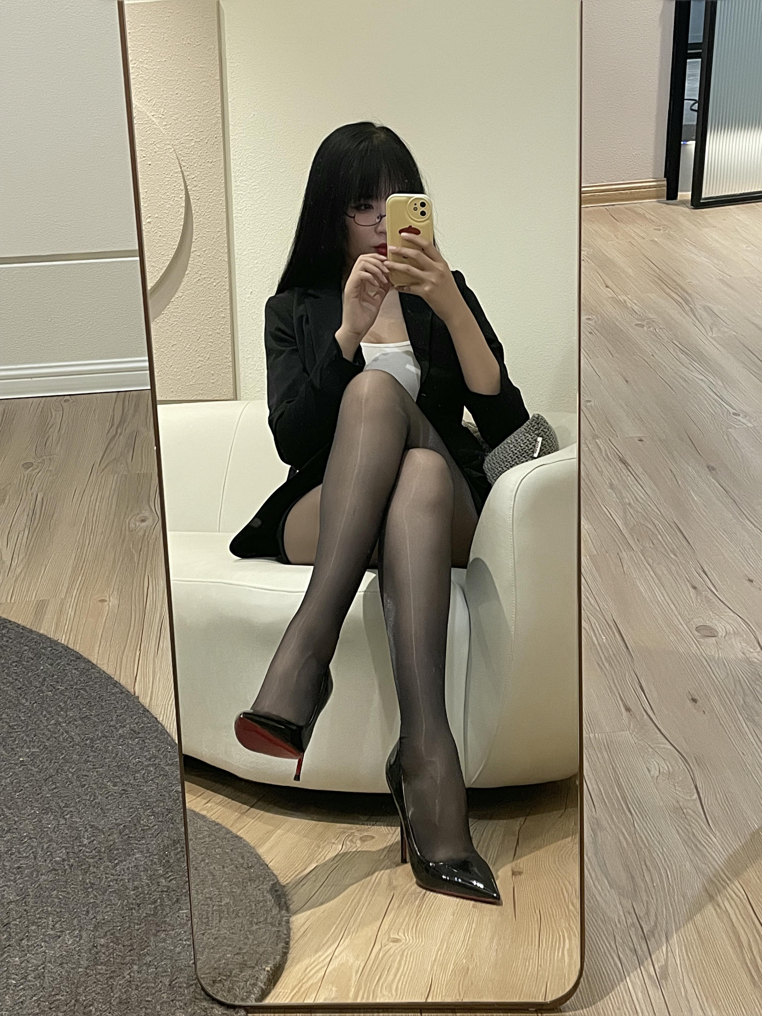 轩萧学姐 NO.067 下班后的OL [72P／255MB]-ZP_第1集