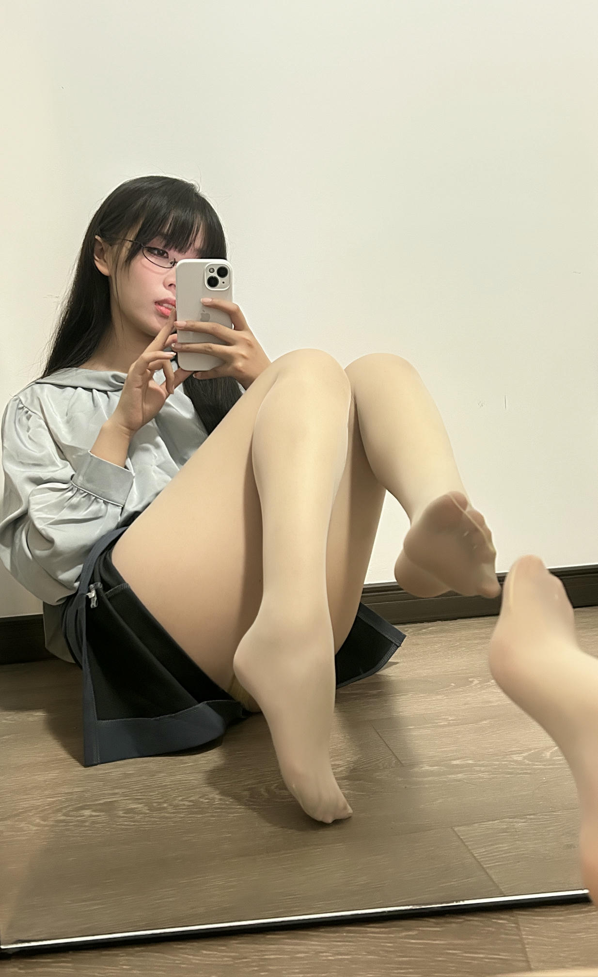 轩萧学姐 NO.069 蓝裙OL [190P4V 1.49GB]-ol预售附赠自拍_第1集