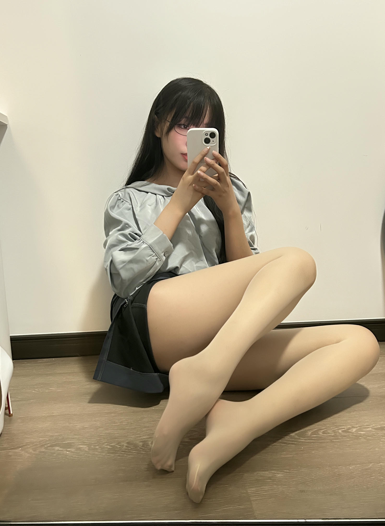 轩萧学姐 NO.069 蓝裙OL [190P4V 1.49GB]-ol预售附赠自拍_第1集