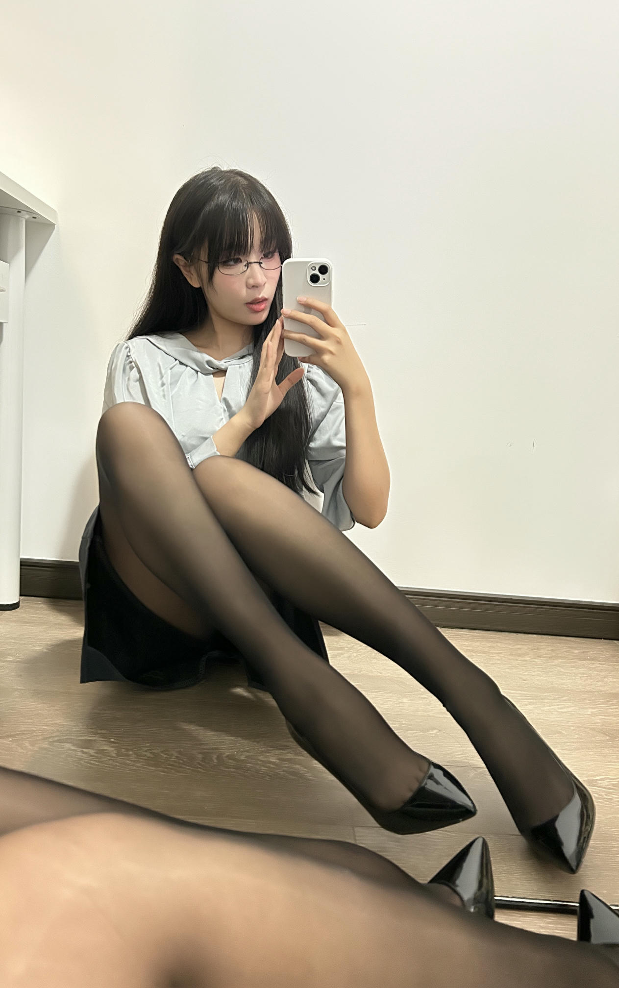 轩萧学姐 NO.069 蓝裙OL [190P4V 1.49GB]-ol预售附赠自拍_第1集