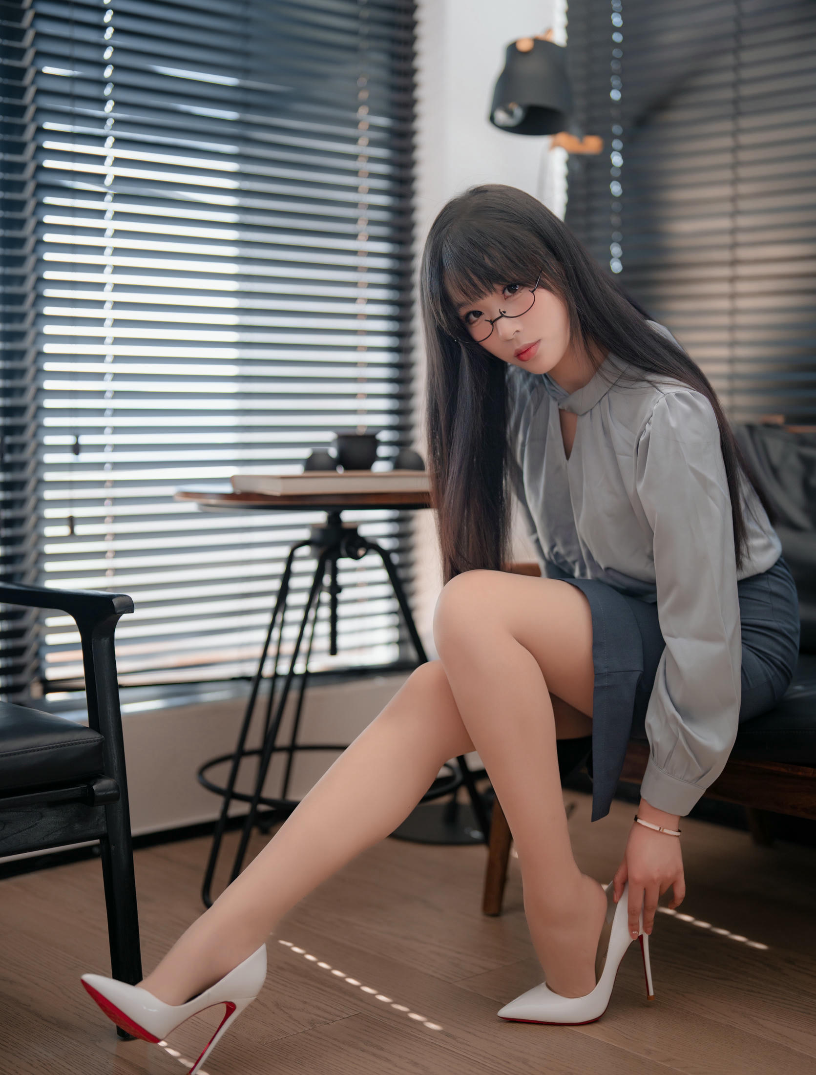 轩萧学姐 NO.069 蓝裙OL [190P4V 1.49GB]-蓝裙ol黑丝+肉丝-肉丝_第1集