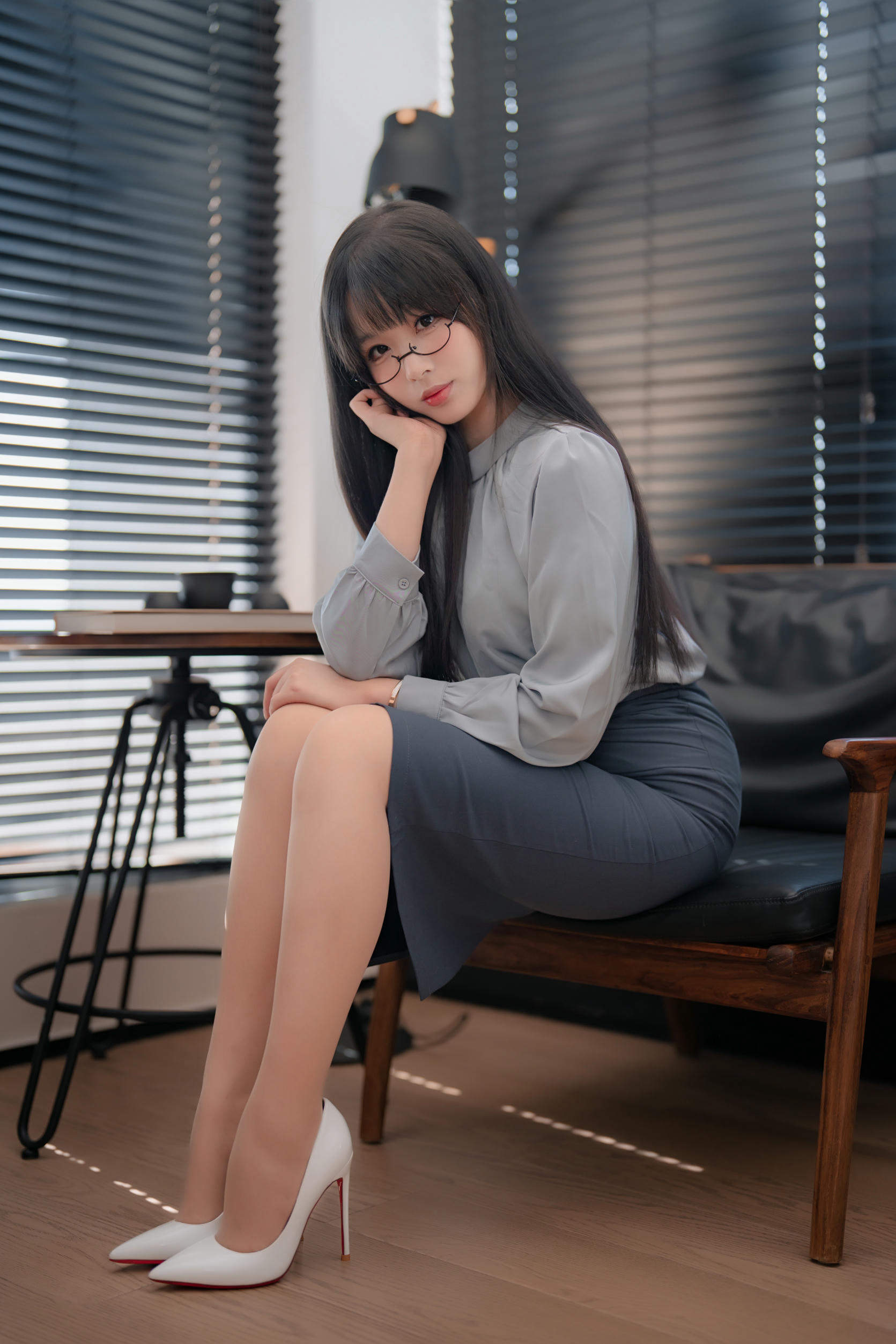 轩萧学姐 NO.069 蓝裙OL [190P4V 1.49GB]-蓝裙ol黑丝+肉丝-肉丝_第1集