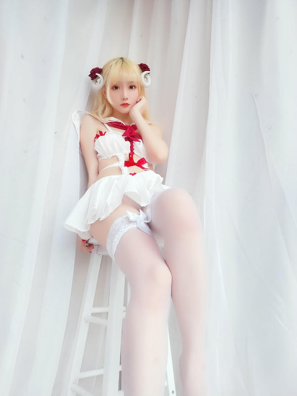 星之迟迟 - VOL.08 玫瑰月光包 [71P-63MB]-白月光与红玫瑰（45P）_第1集