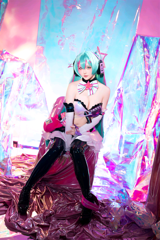 星之迟迟 NO.247 Miku初音未来 喵斯快跑[73P-117.2M]_第1集