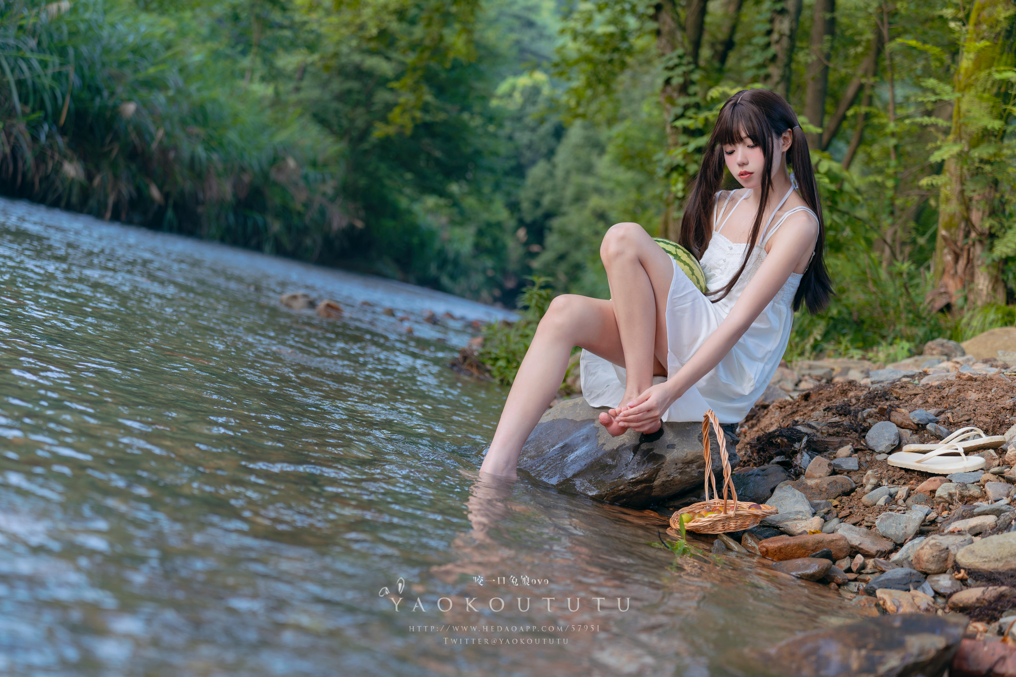 黏黏团子兔 NO.083 咬一口兔娘ovo 八月订阅『溯溪之夏』恋爱循环 [60P1V 1.25GB]_第1集