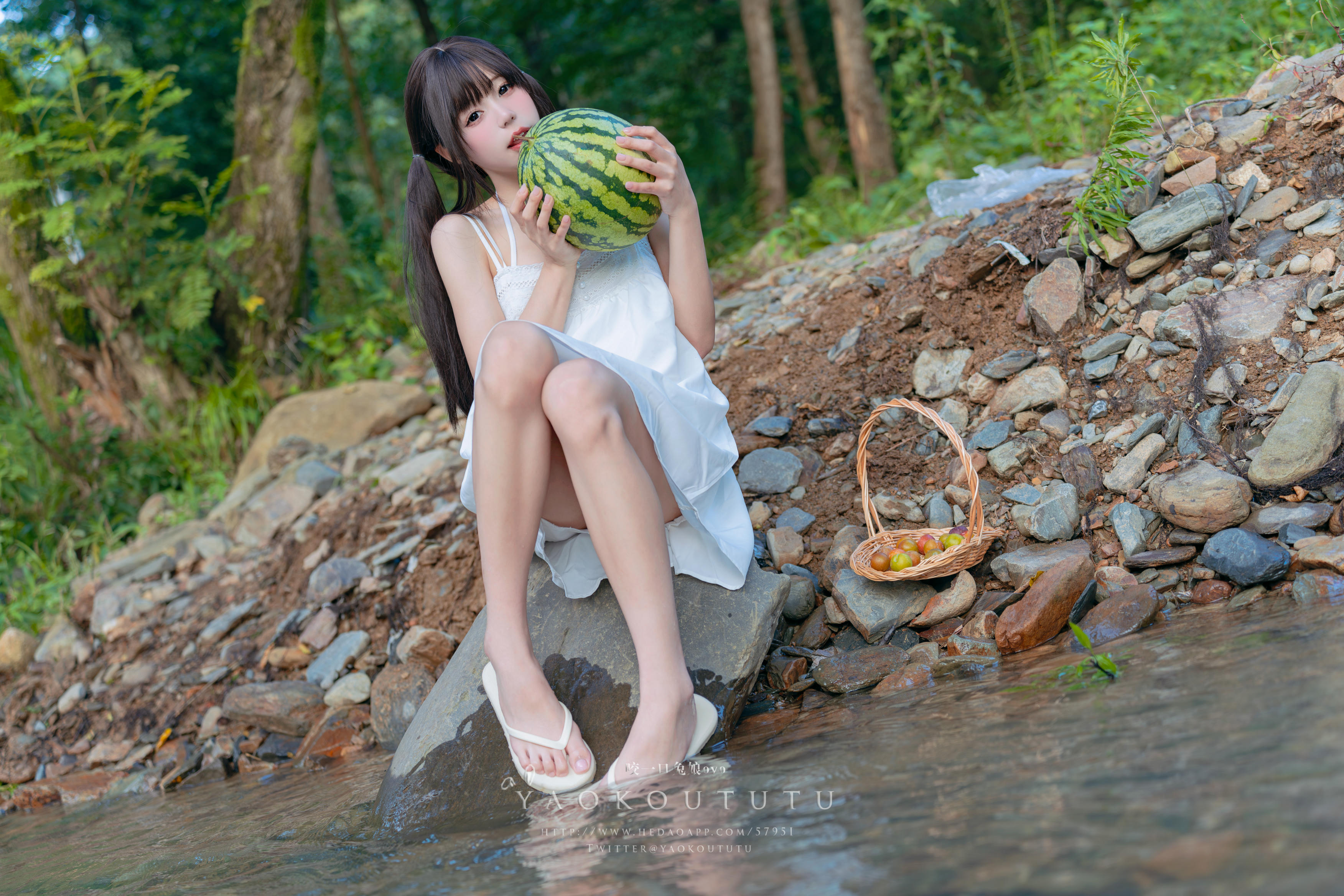 黏黏团子兔 NO.083 咬一口兔娘ovo 八月订阅『溯溪之夏』恋爱循环 [60P1V 1.25GB]_第1集