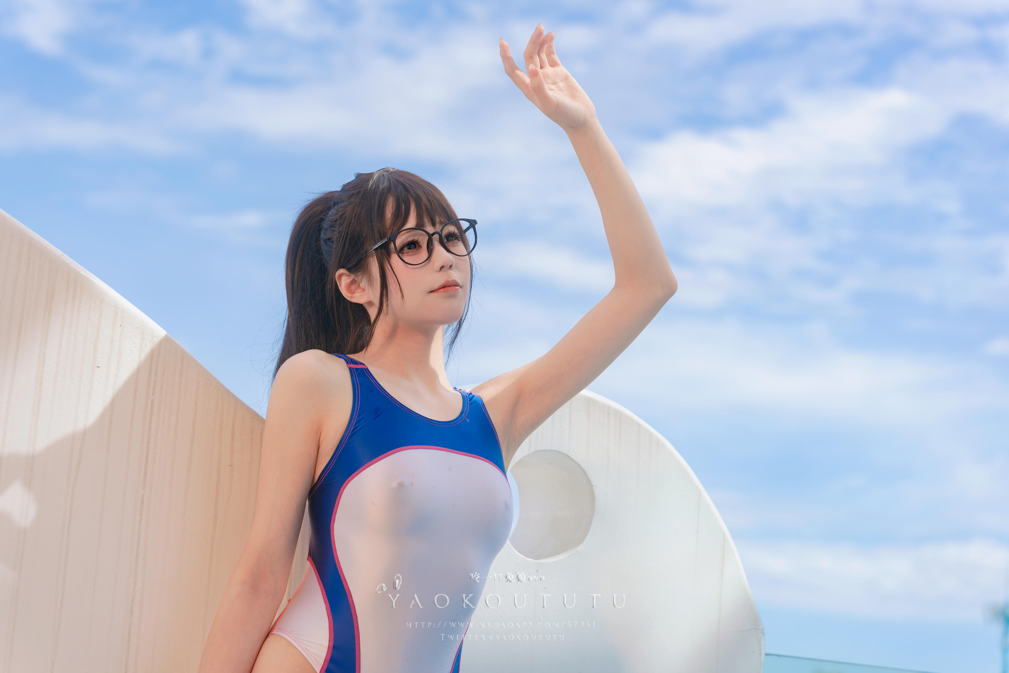 黏黏团子兔 NO.085 咬一口兔娘ovo 八月订阅『主将的假期』So Crazy [57P1V 1.24GB]_第1集