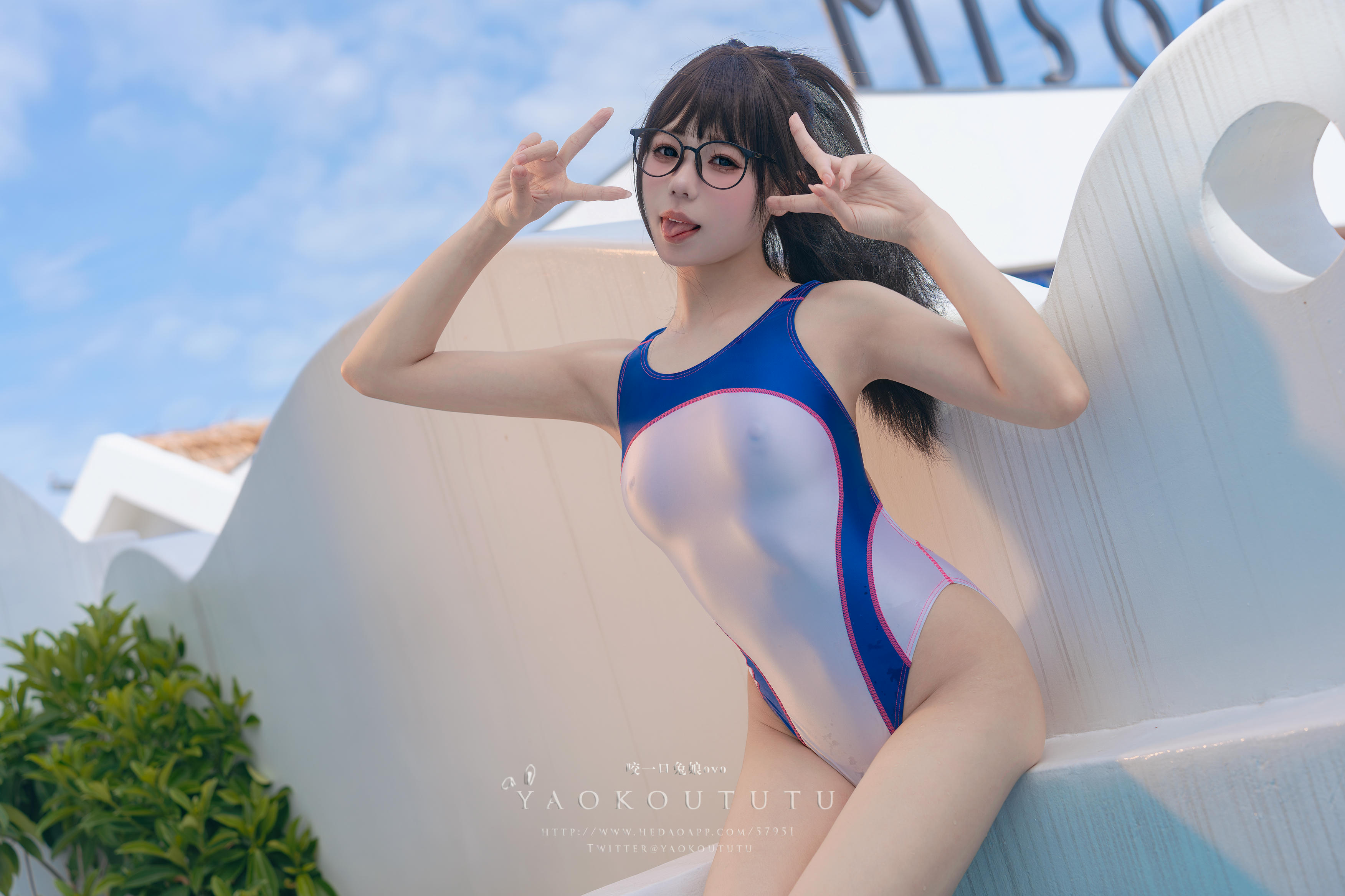 黏黏团子兔 NO.085 咬一口兔娘ovo 八月订阅『主将的假期』So Crazy [57P1V 1.24GB]_第1集