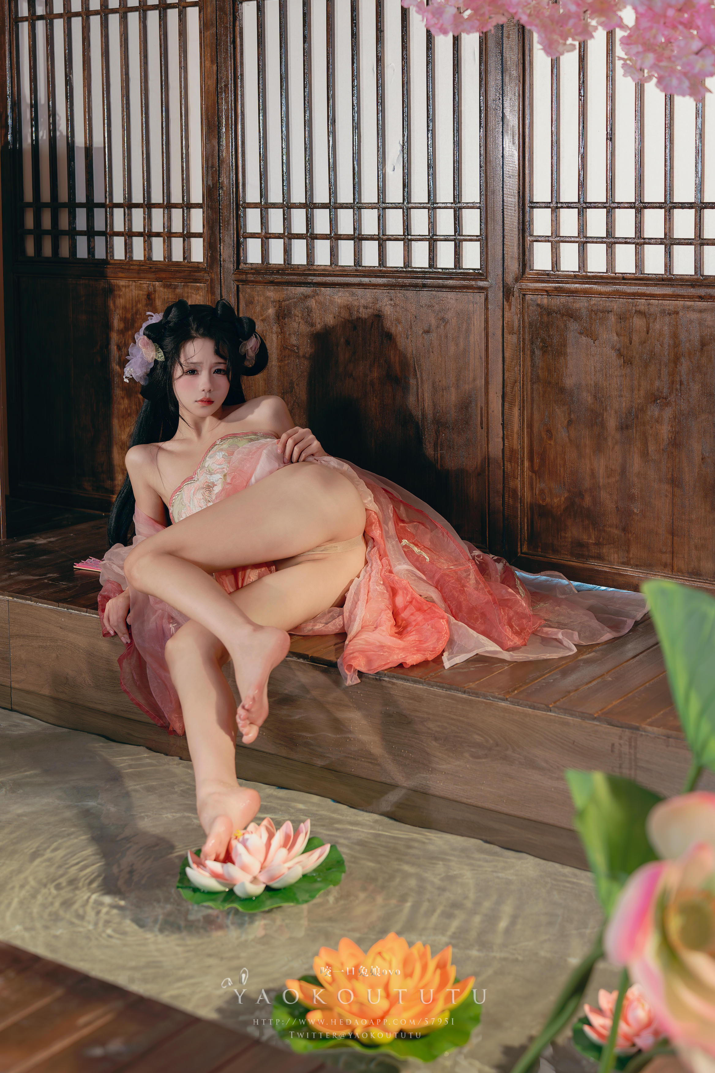 黏黏团子兔 NO.086 咬一口兔娘ovo 八月订阅『醉倒荷塘边』游园惊梦 [49P1V 1.13GB]_第1集