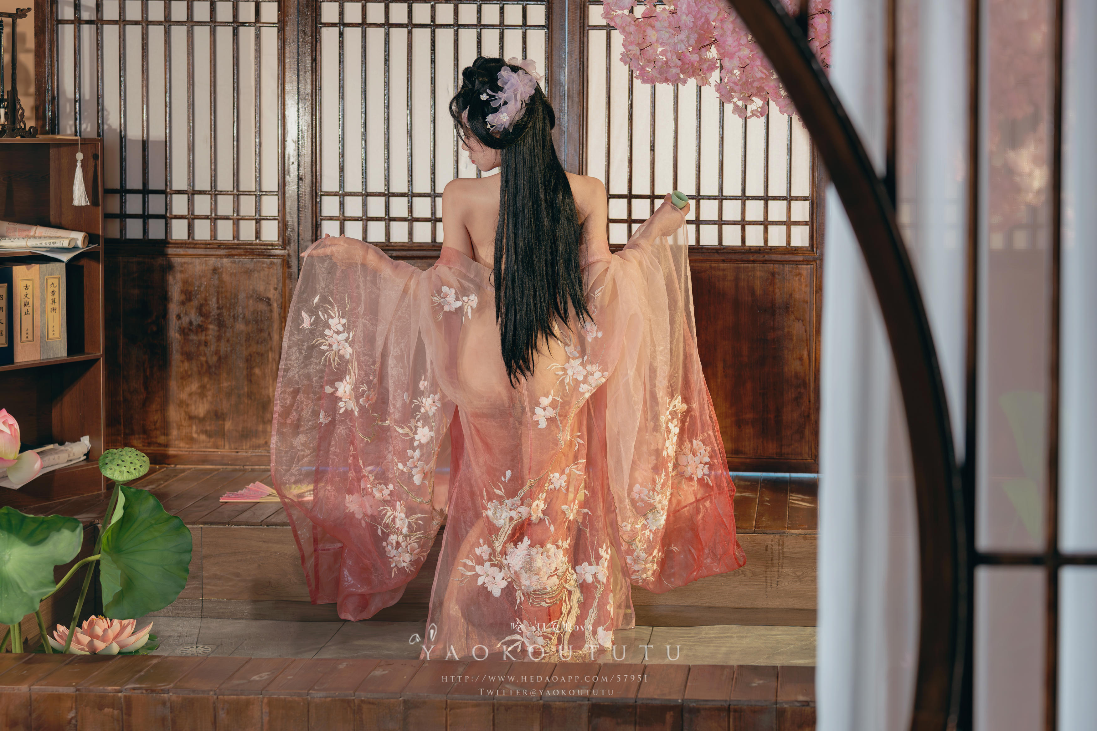 黏黏团子兔 NO.086 咬一口兔娘ovo 八月订阅『醉倒荷塘边』游园惊梦 [49P1V 1.13GB]_第2集