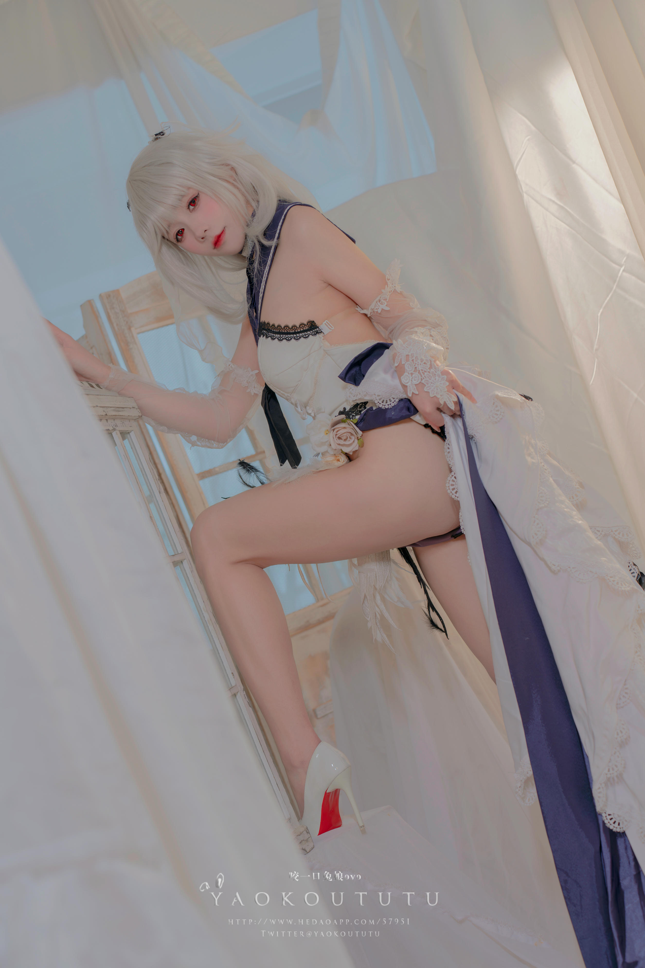 黏黏团子兔 NO.097 咬一口兔娘ovo 九月T3专属特典『梳妆的大小姐-可畏』[57P 925MB]_第1集