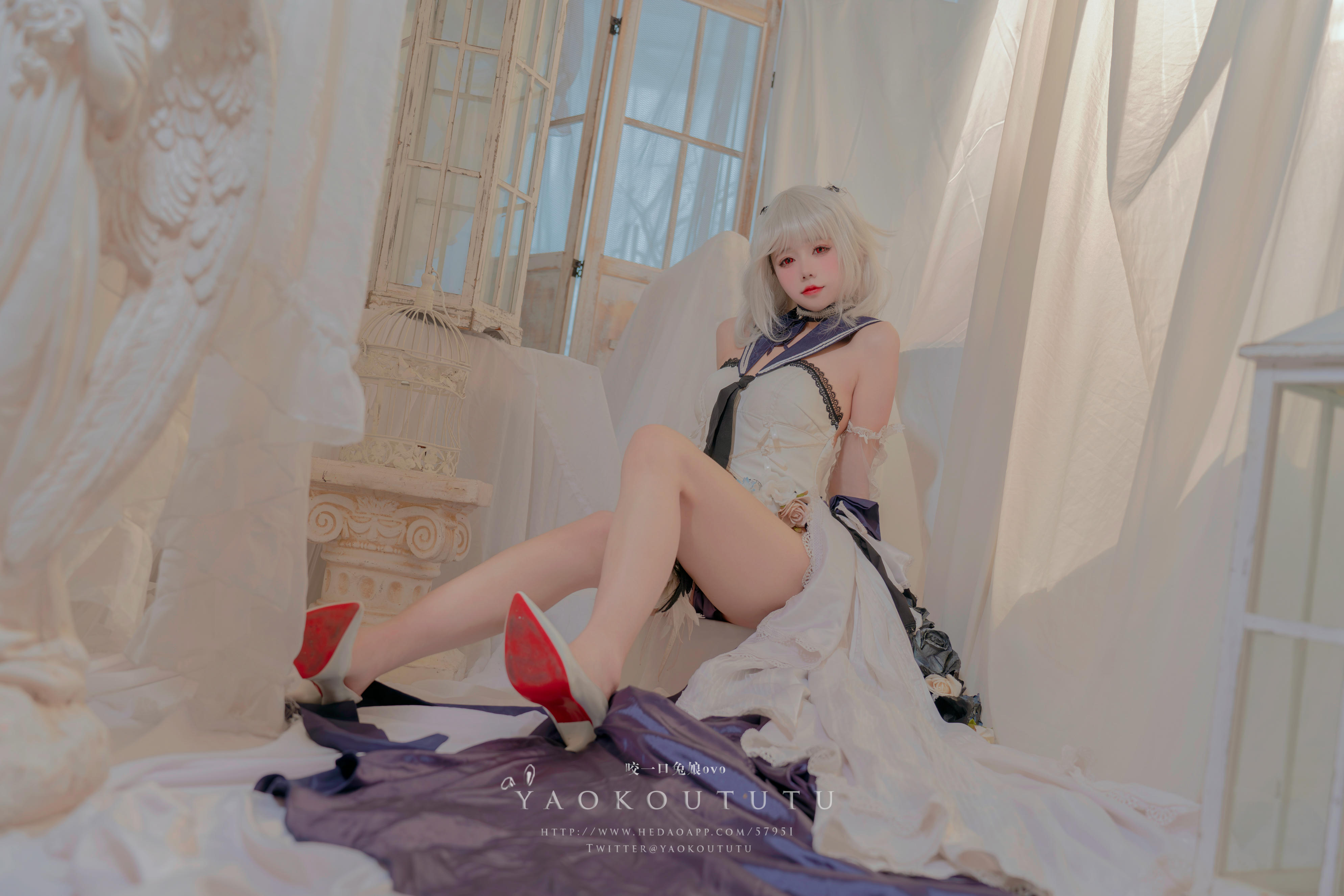 黏黏团子兔 NO.097 咬一口兔娘ovo 九月T3专属特典『梳妆的大小姐-可畏』[57P 925MB]_第1集