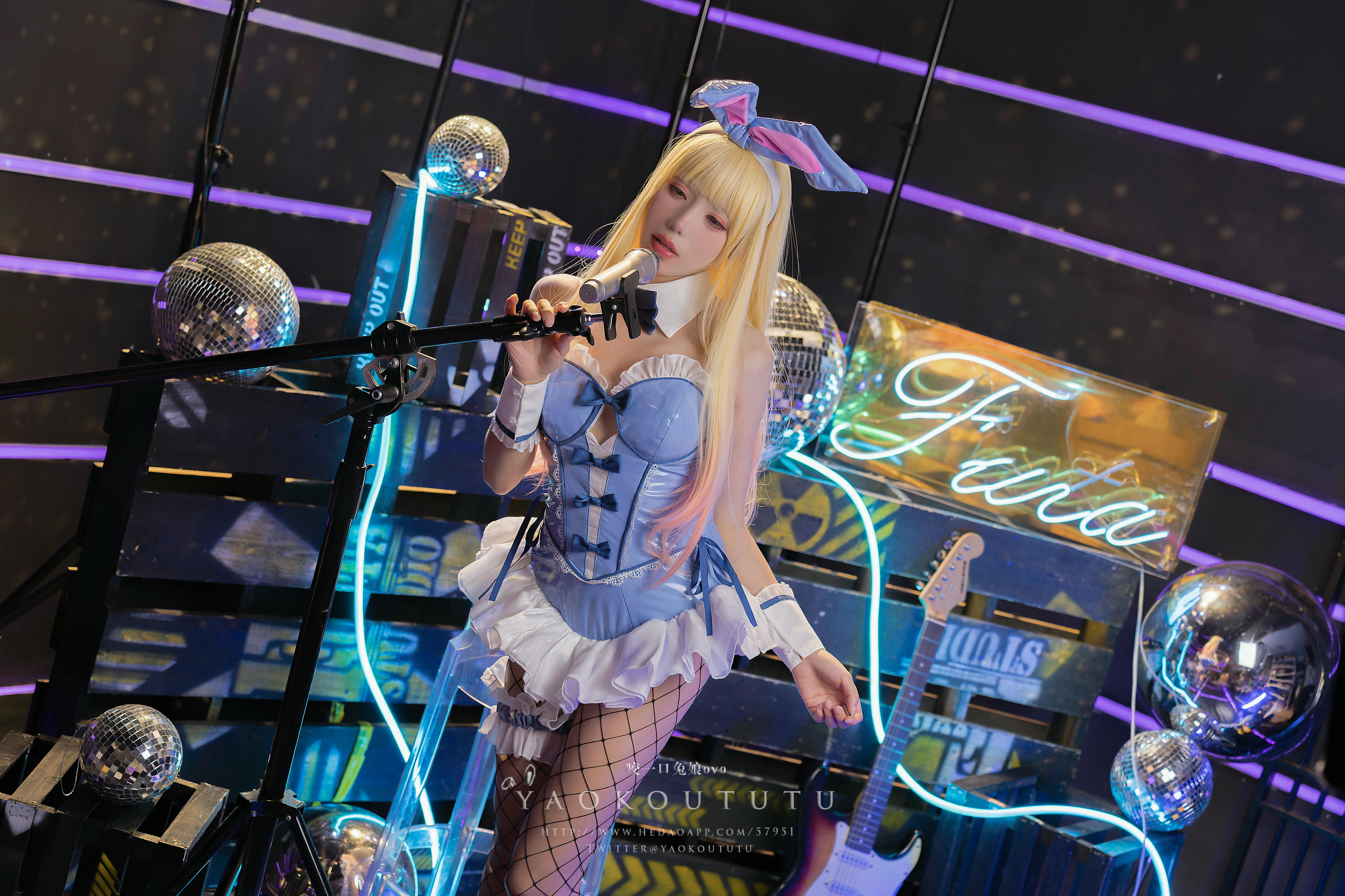 黏黏团子兔 NO.107 咬一口兔娘ovo 喜多川兔女郎&Be My Poi [70P1V-1.4G]_第1集