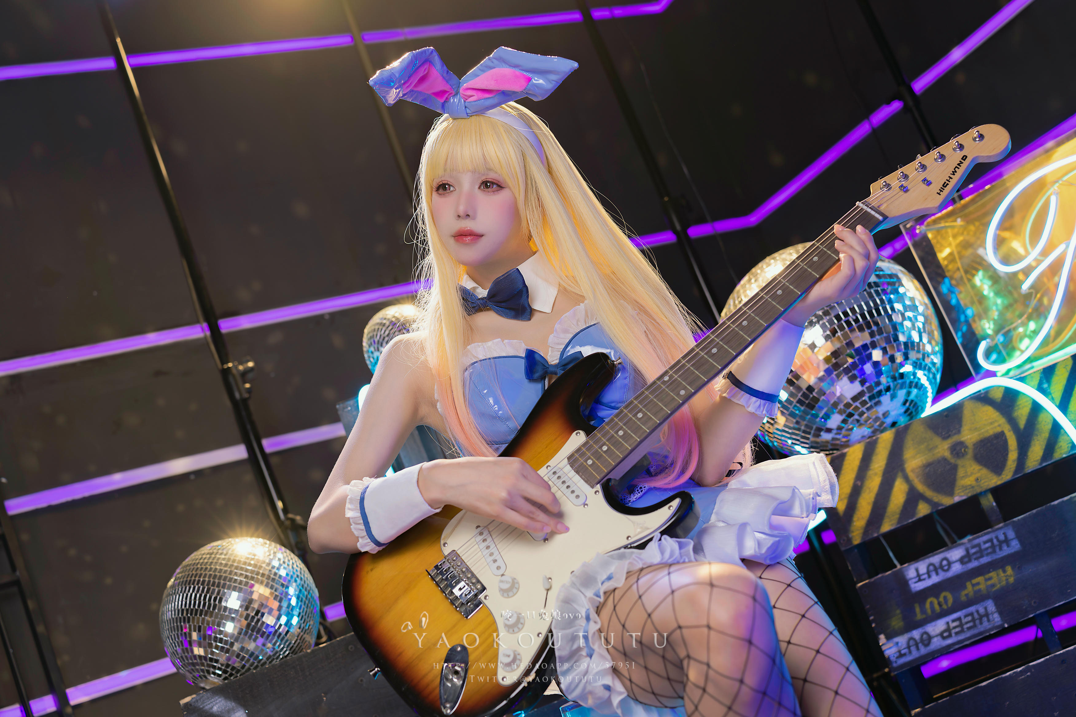 黏黏团子兔 NO.107 咬一口兔娘ovo 喜多川兔女郎&Be My Poi [70P1V-1.4G]_第1集