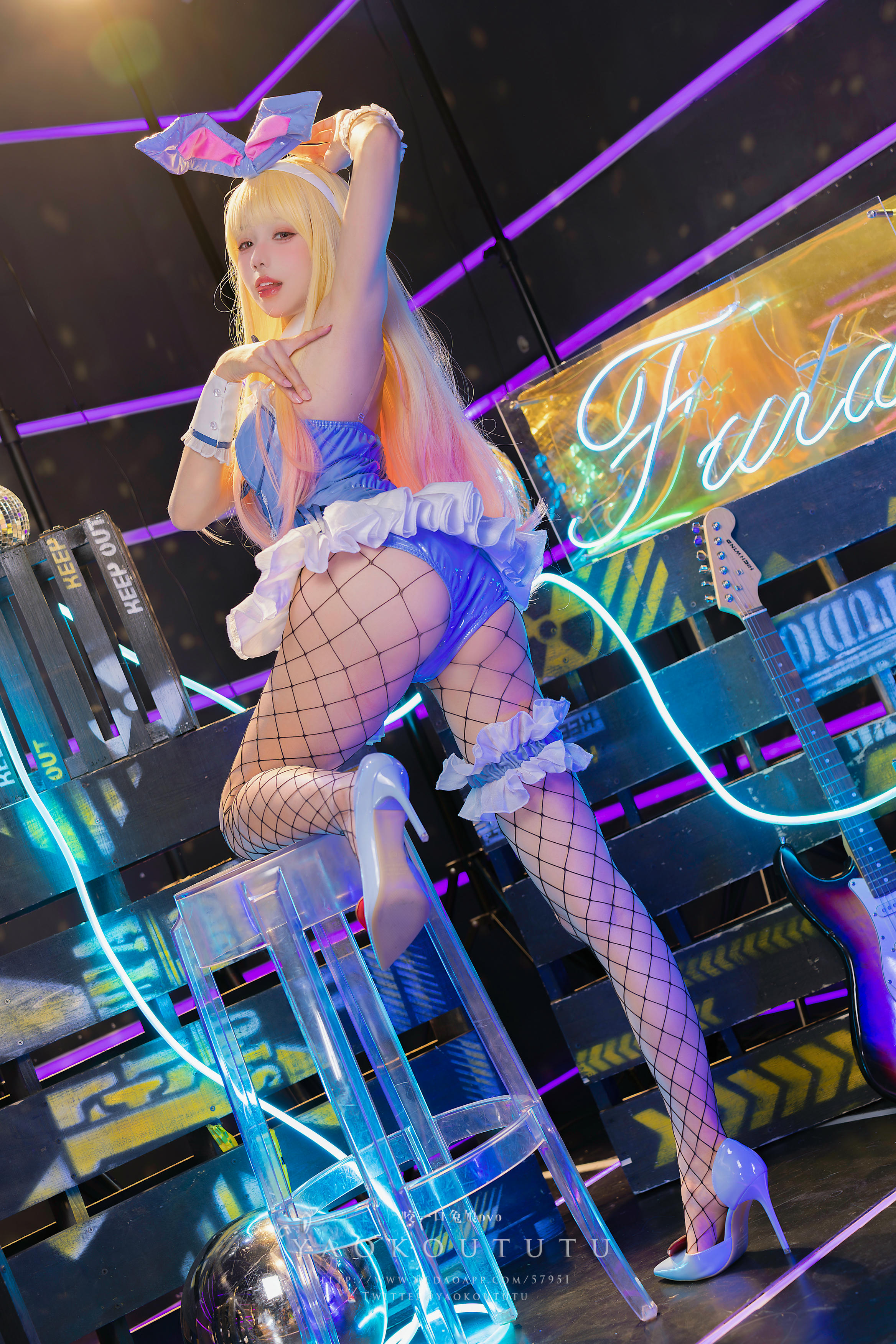 黏黏团子兔 NO.107 咬一口兔娘ovo 喜多川兔女郎&Be My Poi [70P1V-1.4G]_第1集