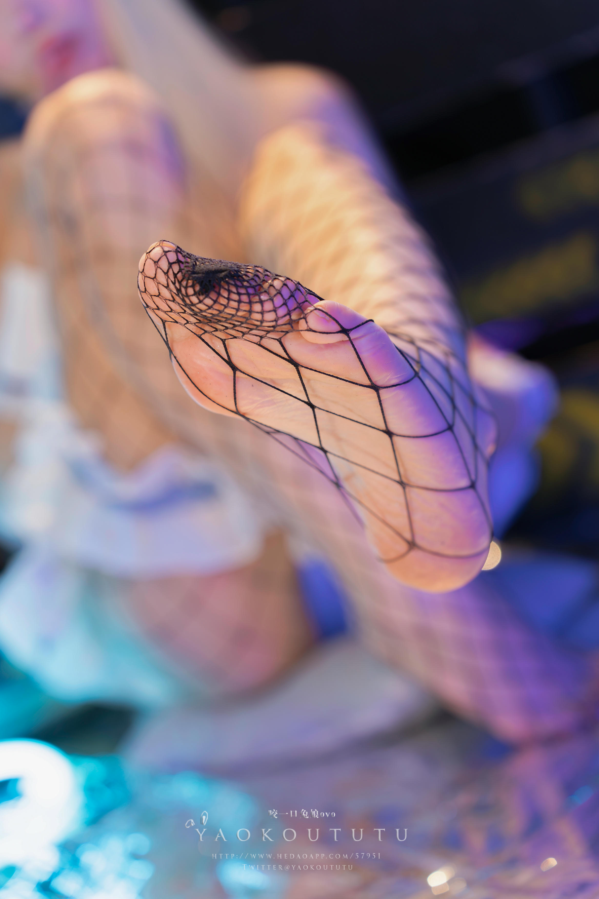 黏黏团子兔 NO.107 咬一口兔娘ovo 喜多川兔女郎&Be My Poi [70P1V-1.4G]_第2集