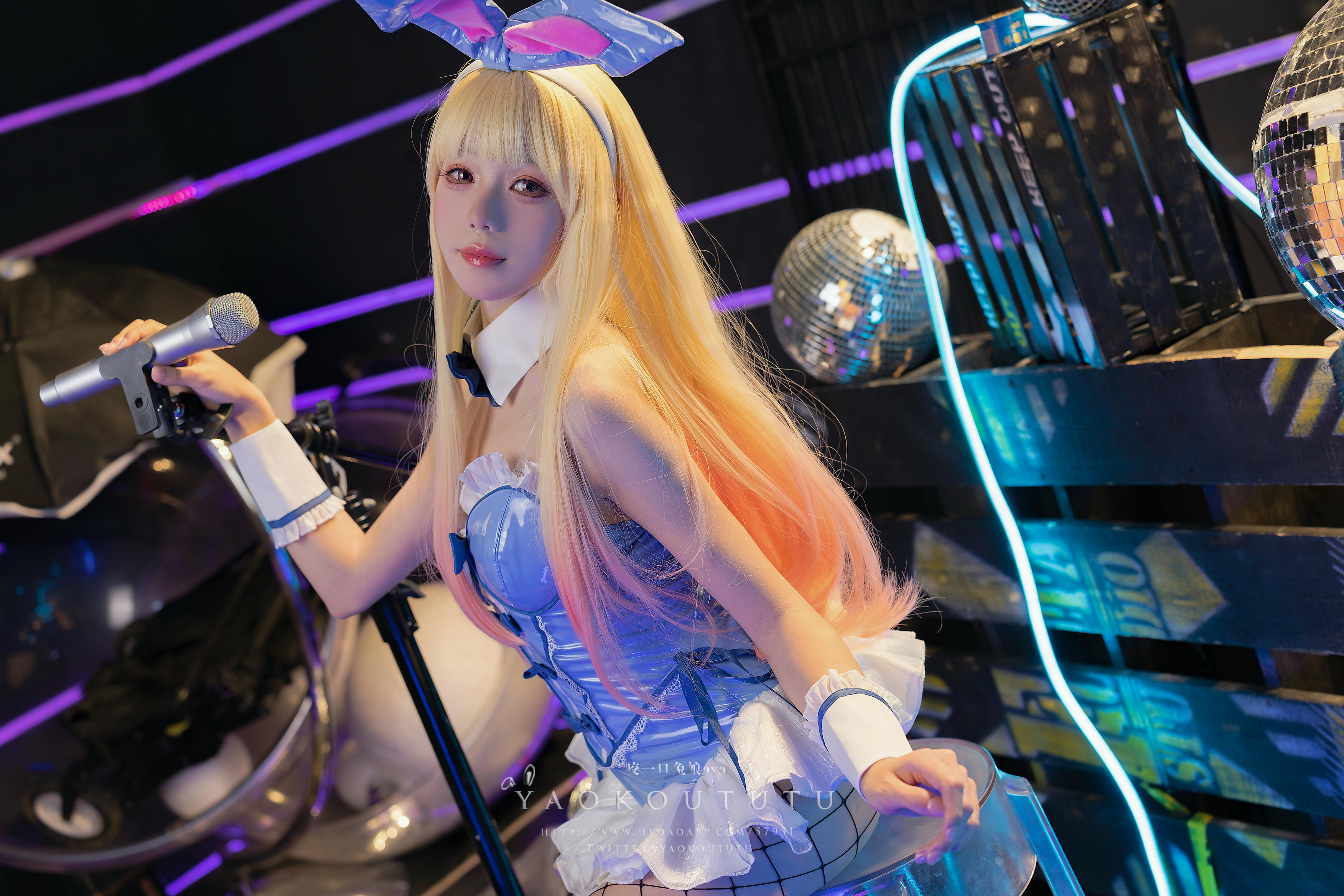 黏黏团子兔 NO.107 咬一口兔娘ovo 喜多川兔女郎&Be My Poi [70P1V-1.4G]_第1集