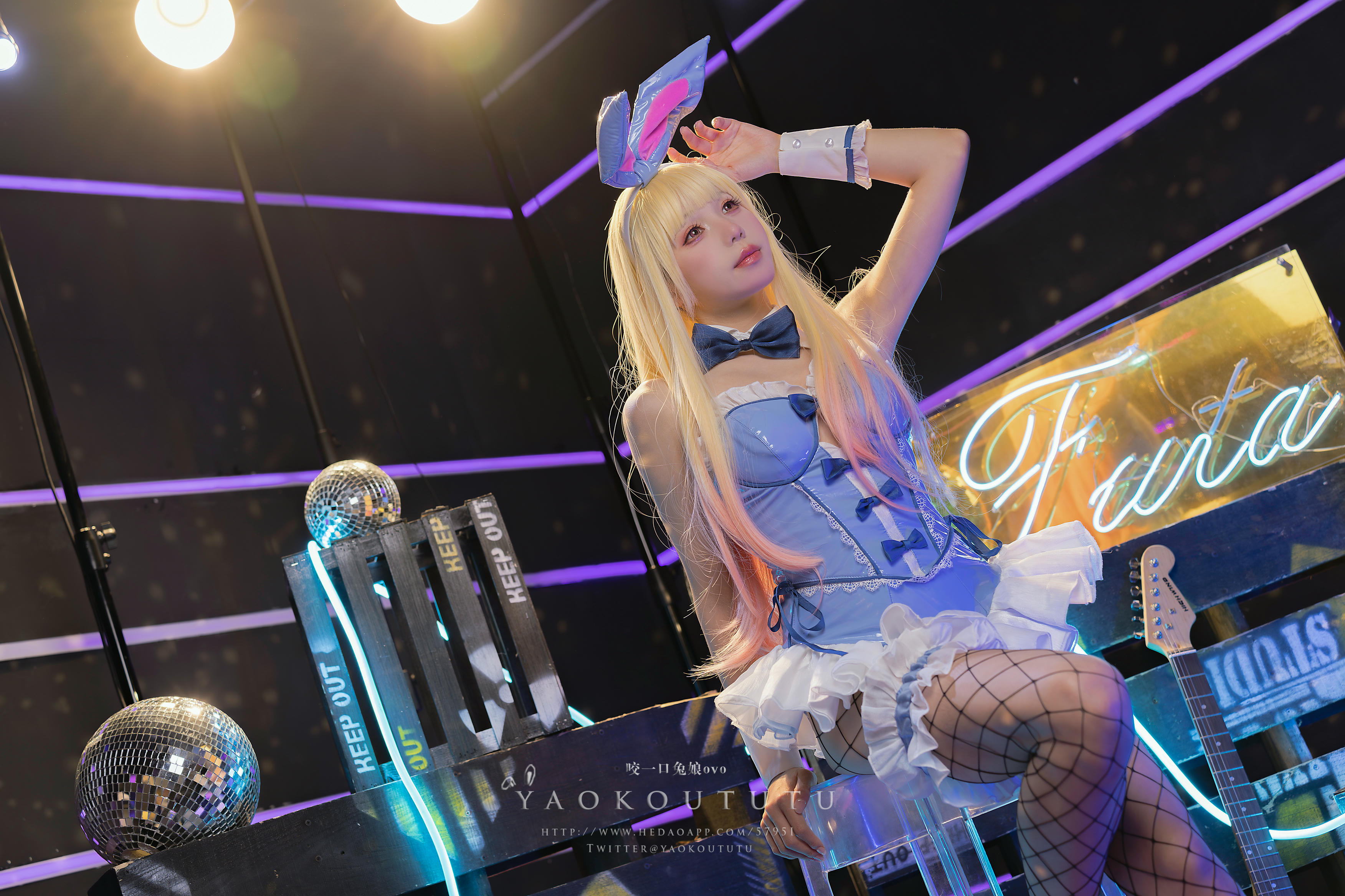 黏黏团子兔 NO.107 咬一口兔娘ovo 喜多川兔女郎&Be My Poi [70P1V-1.4G]_第1集