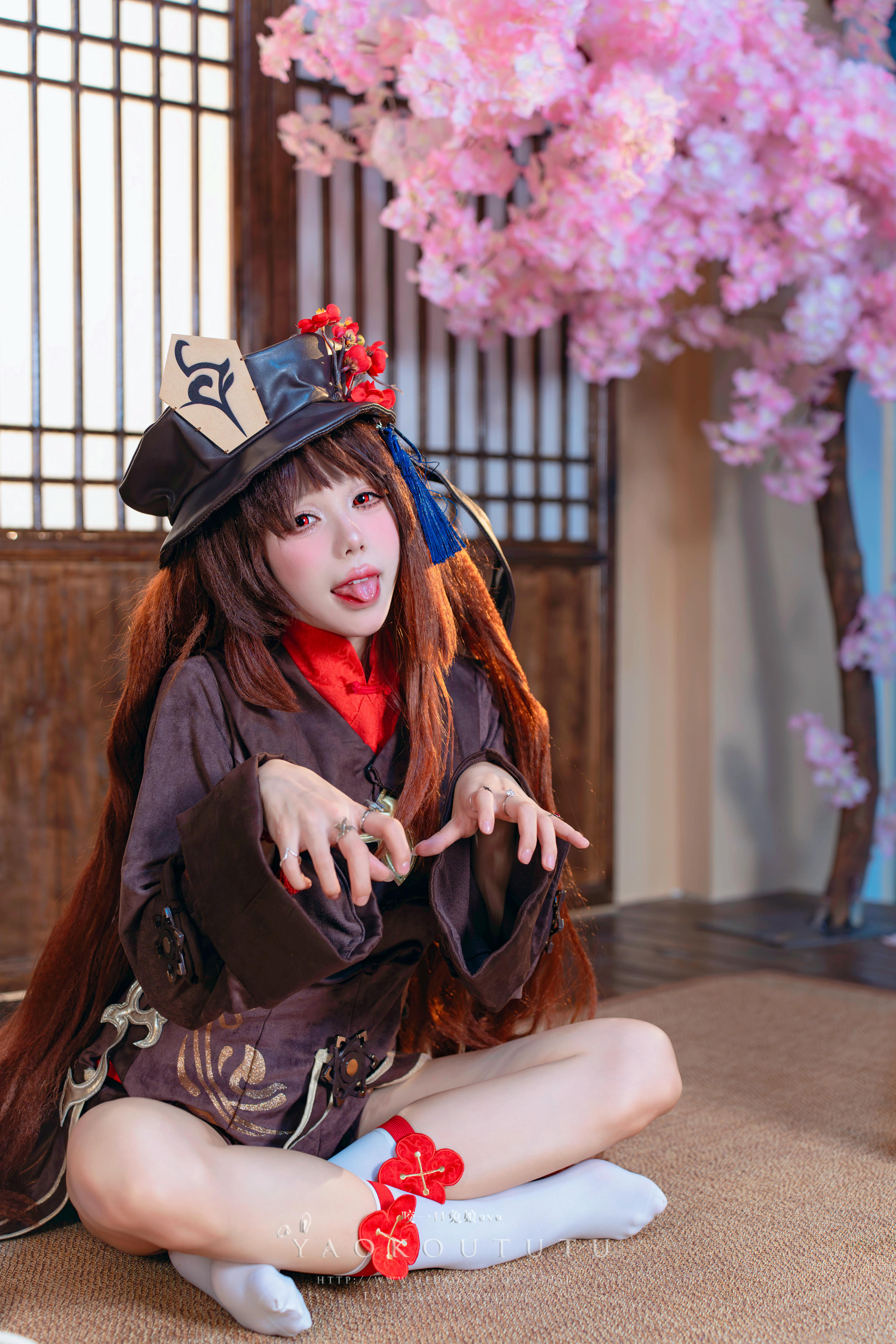 黏黏团子兔 NO.108 咬一口兔娘ovo 往生堂堂主胡桃&ミチノチモシーキミノキモチ [66P1V-1.51G]_第1集