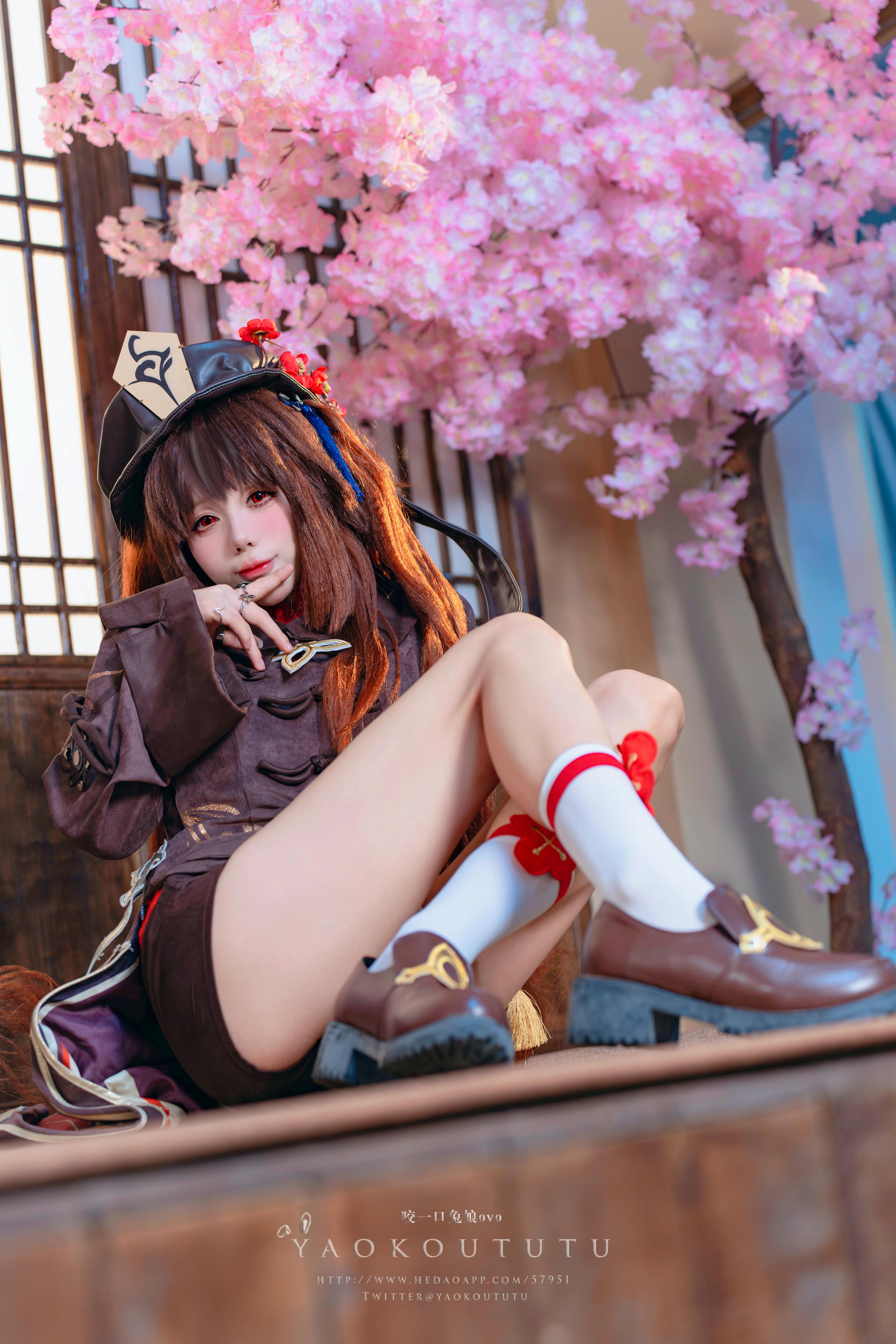 黏黏团子兔 NO.108 咬一口兔娘ovo 往生堂堂主胡桃&ミチノチモシーキミノキモチ [66P1V-1.51G]_第1集