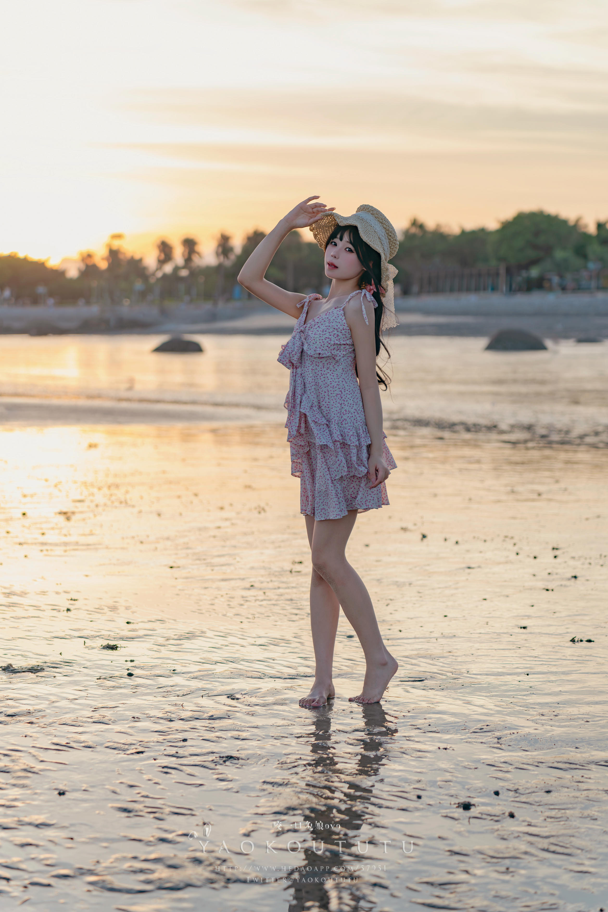 黏黏团子兔 NO.114 咬一口兔娘ovo 十月订阅『邻家小妹』日不落 [62P1V 1.23GB]_第4集