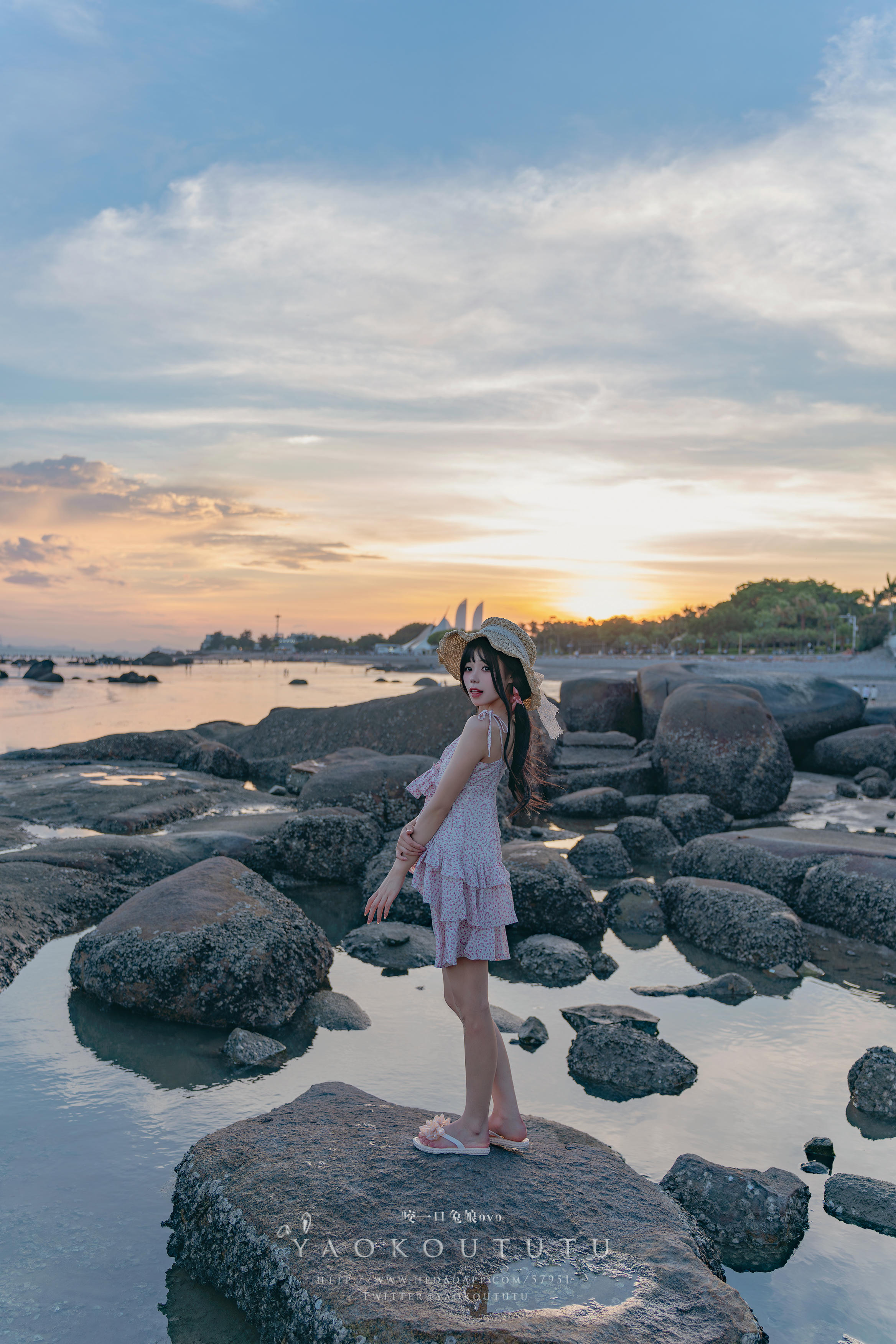 黏黏团子兔 NO.114 咬一口兔娘ovo 十月订阅『邻家小妹』日不落 [62P1V 1.23GB]_第4集