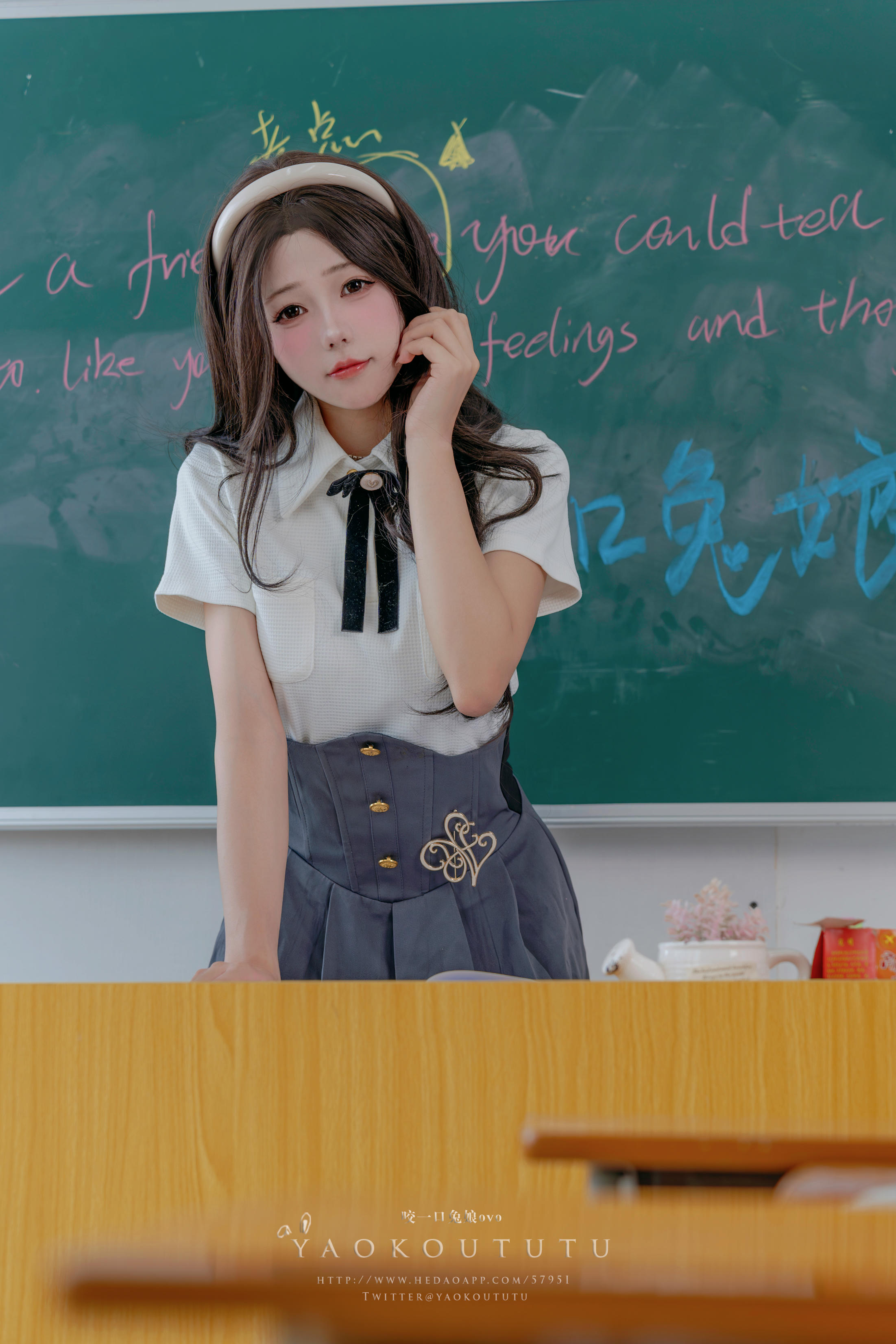 黏黏团子兔 NO.115 咬一口兔娘ovo 十月订阅『实习老师的欢迎仪式』Touch it [80P1V 1.57GB]_第1集