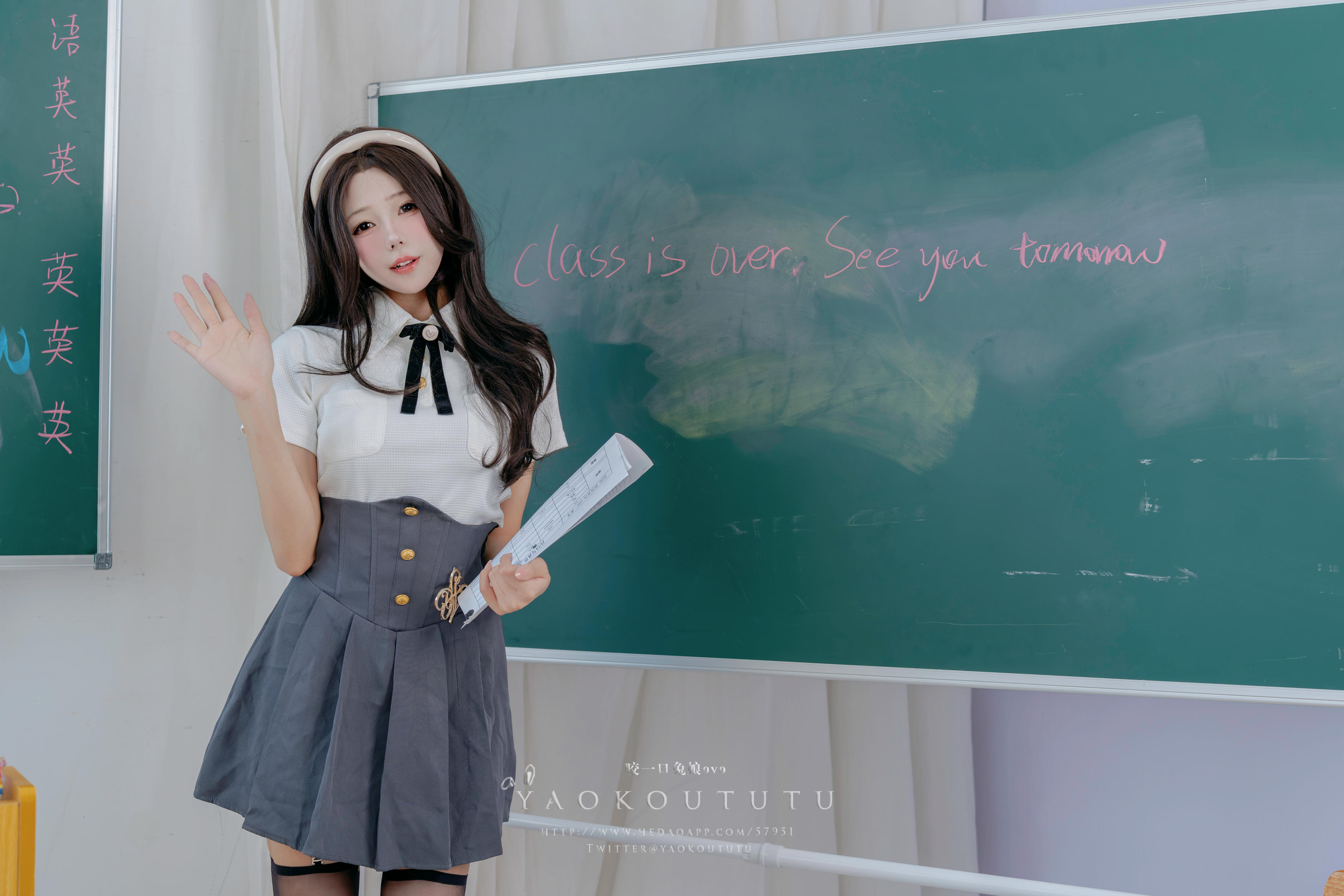 黏黏团子兔 NO.115 咬一口兔娘ovo 十月订阅『实习老师的欢迎仪式』Touch it [80P1V 1.57GB]_第2集