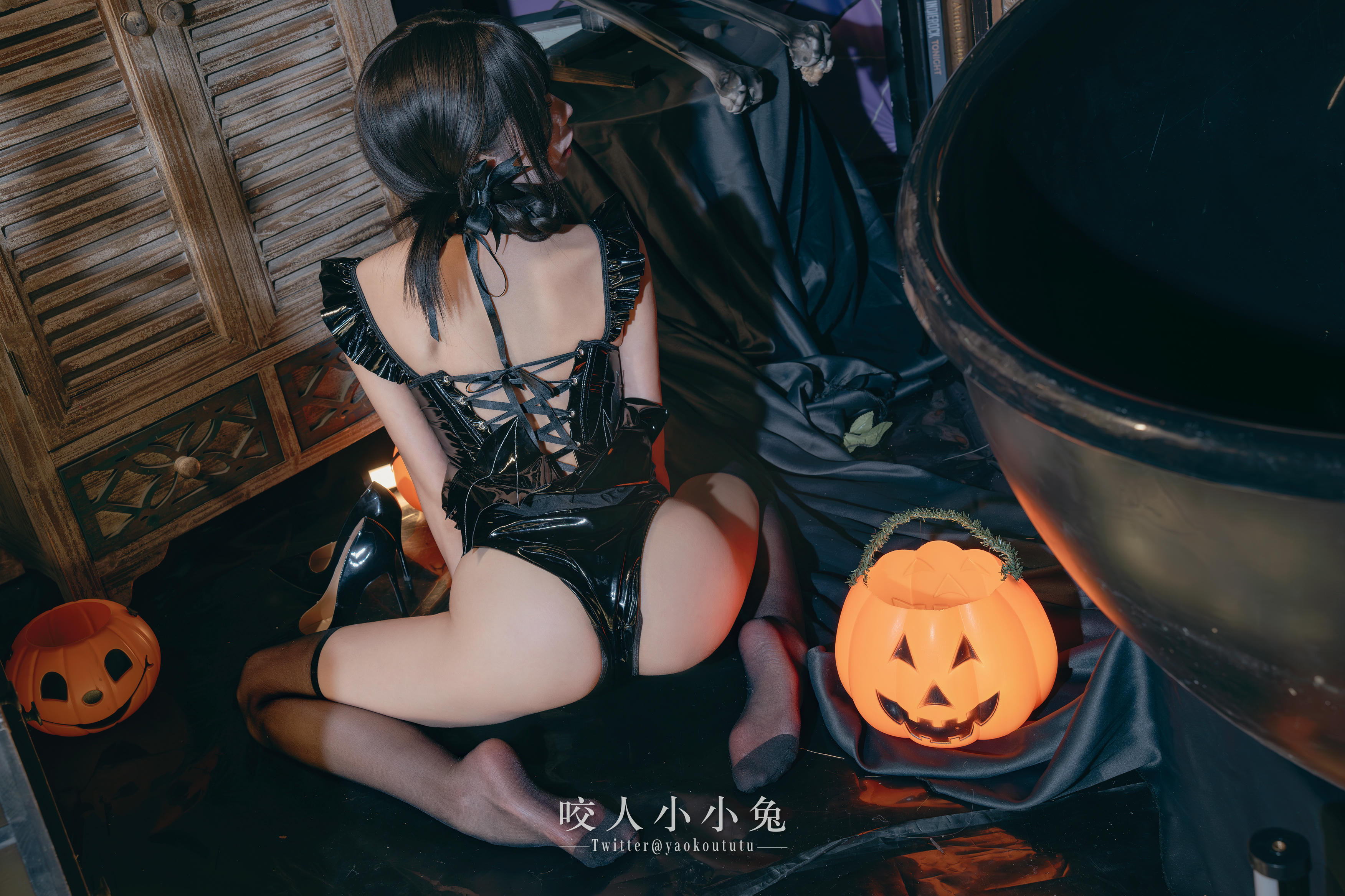 黏黏团子兔 NO.117 咬一口兔娘ovo『兔兔班车』No.5 万圣小恶魔 [41P1V 643MB]_第1集