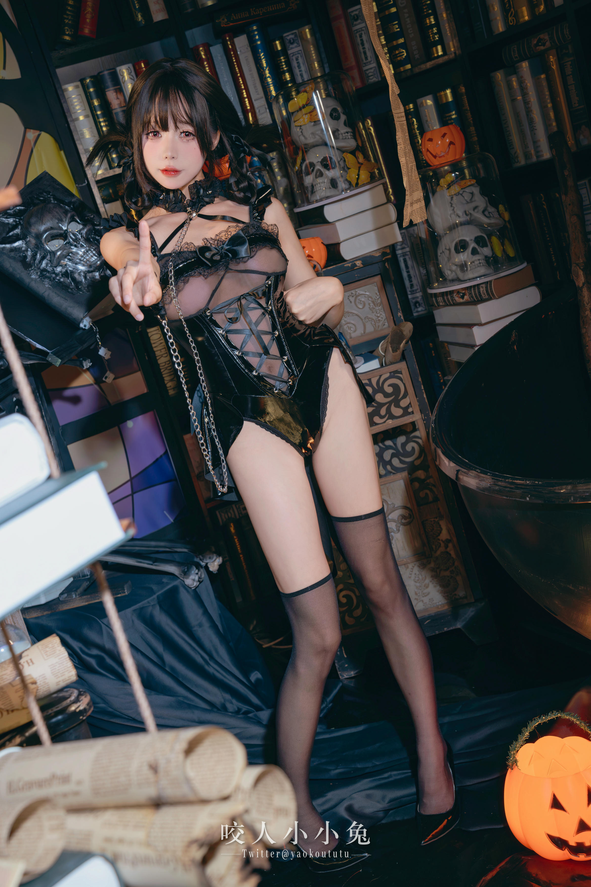 黏黏团子兔 NO.117 咬一口兔娘ovo『兔兔班车』No.5 万圣小恶魔 [41P1V 643MB]_第1集