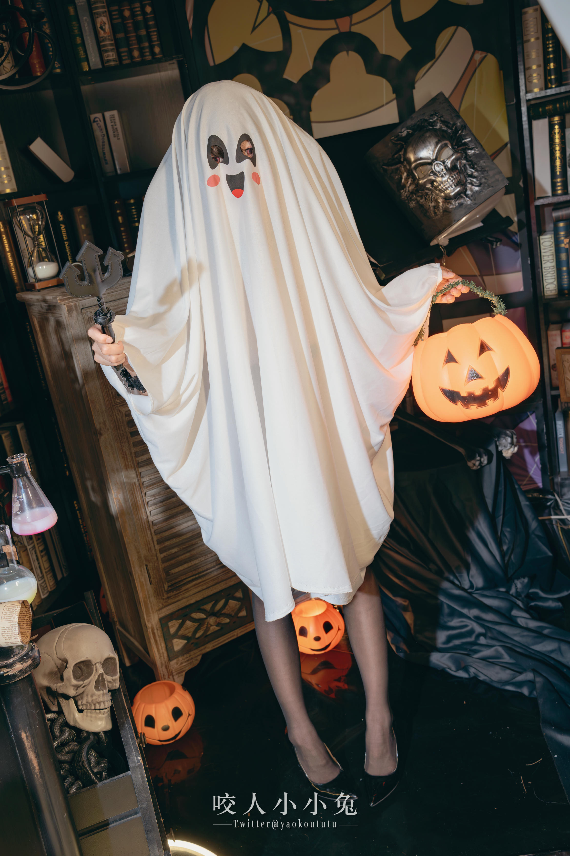 黏黏团子兔 NO.117 咬一口兔娘ovo『兔兔班车』No.5 万圣小恶魔 [41P1V 643MB]_第2集