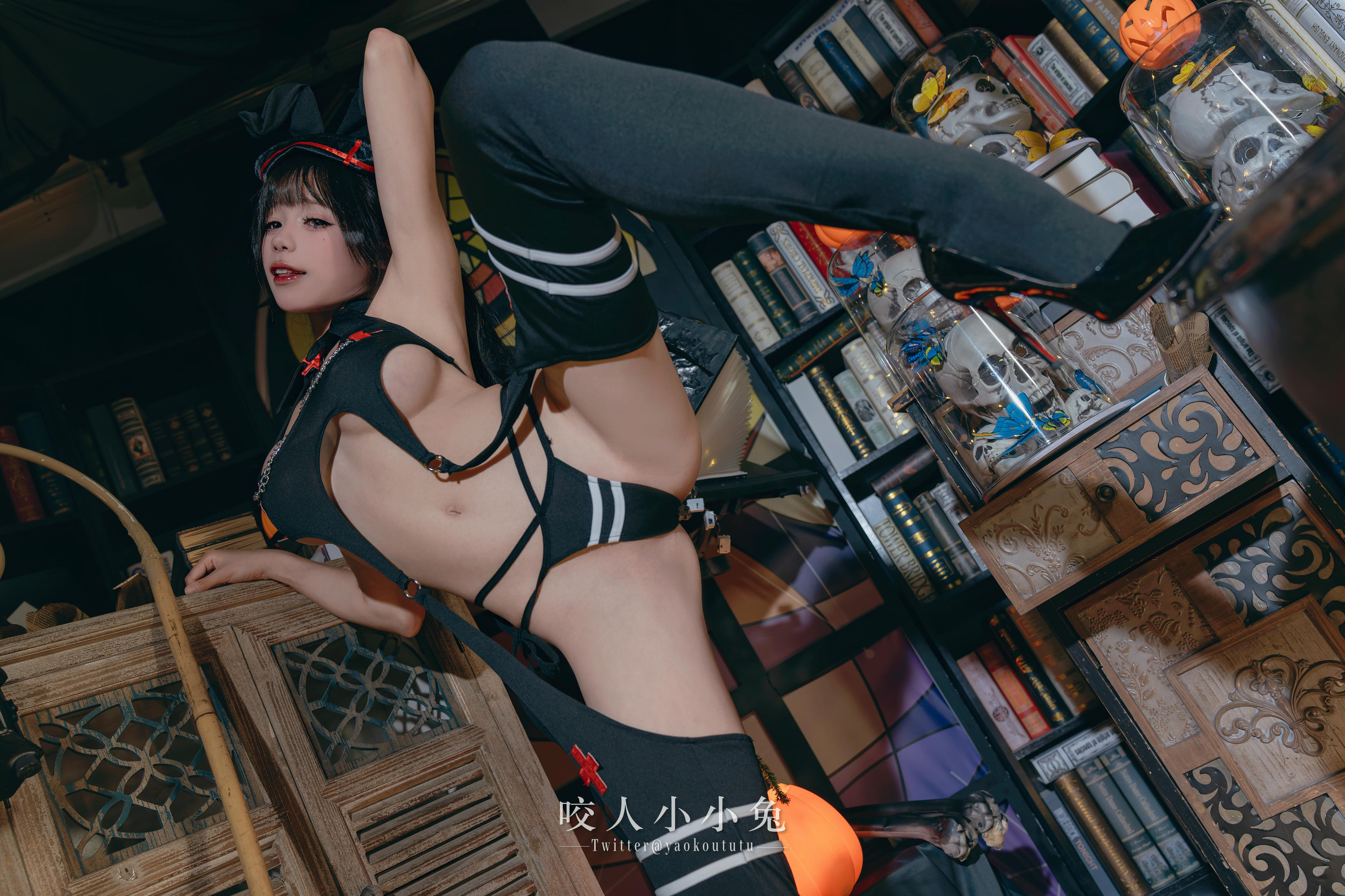 黏黏团子兔 NO.124 咬人小小兔 十一月T3特典 万圣节看護士 [40P-625MB]_第1集