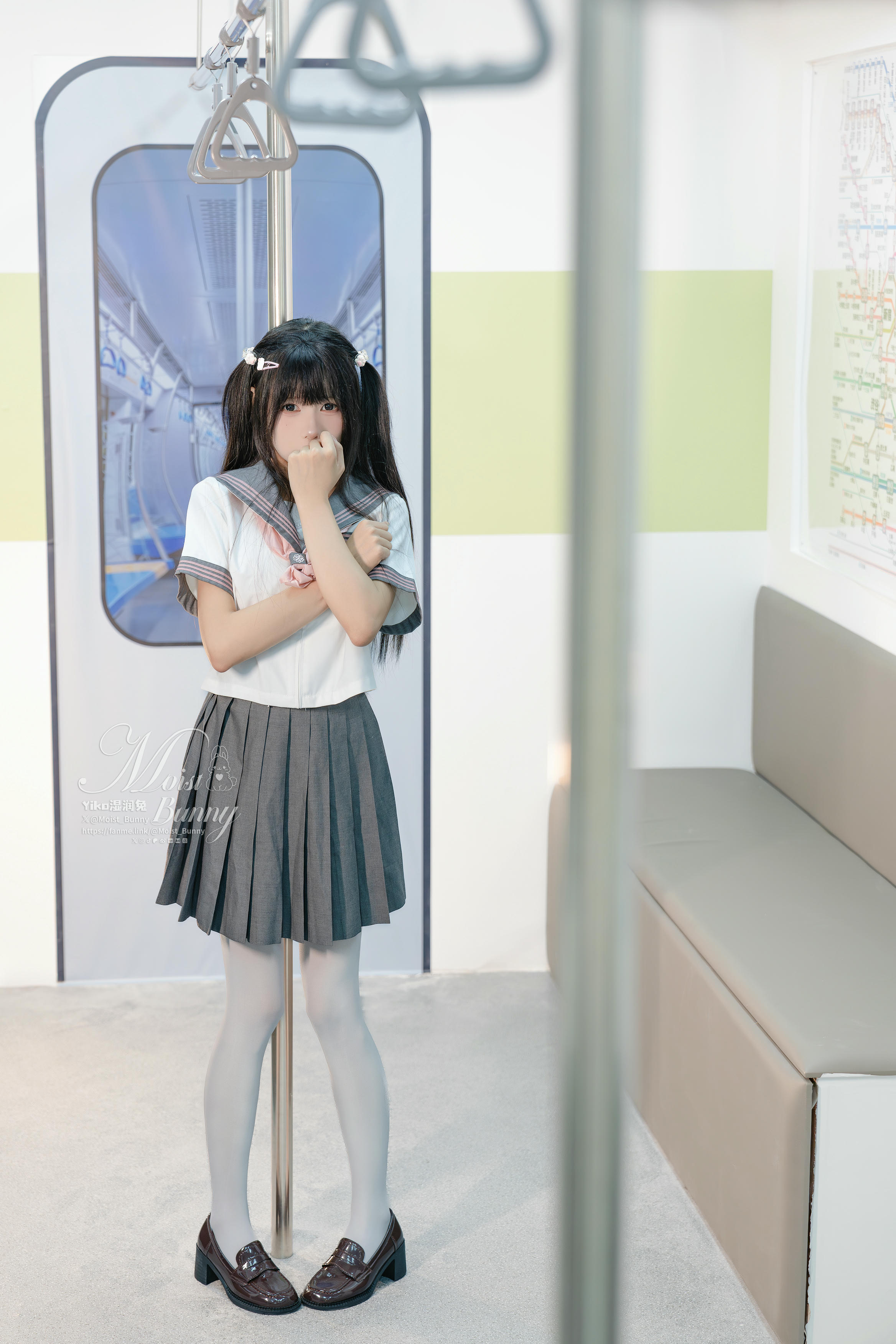 Yiko湿润兔 NO.204 24.12月作品『地铁萌妹』[165P 1V-1.92G]_第1集