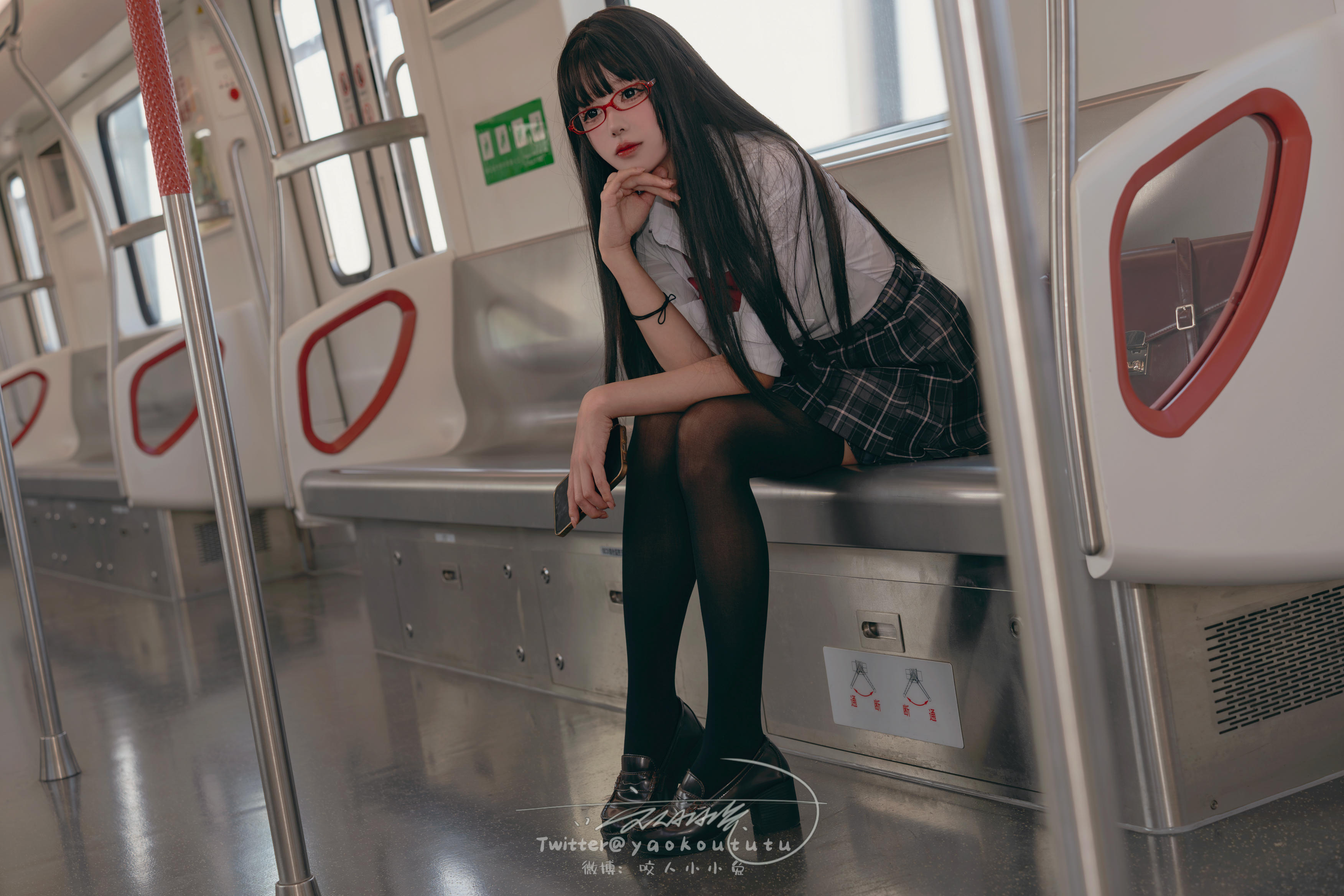 黏黏团子兔 NO.130 23十二月作品『电车惊魂』期待 [71P+1V 1.22GB]_第1集