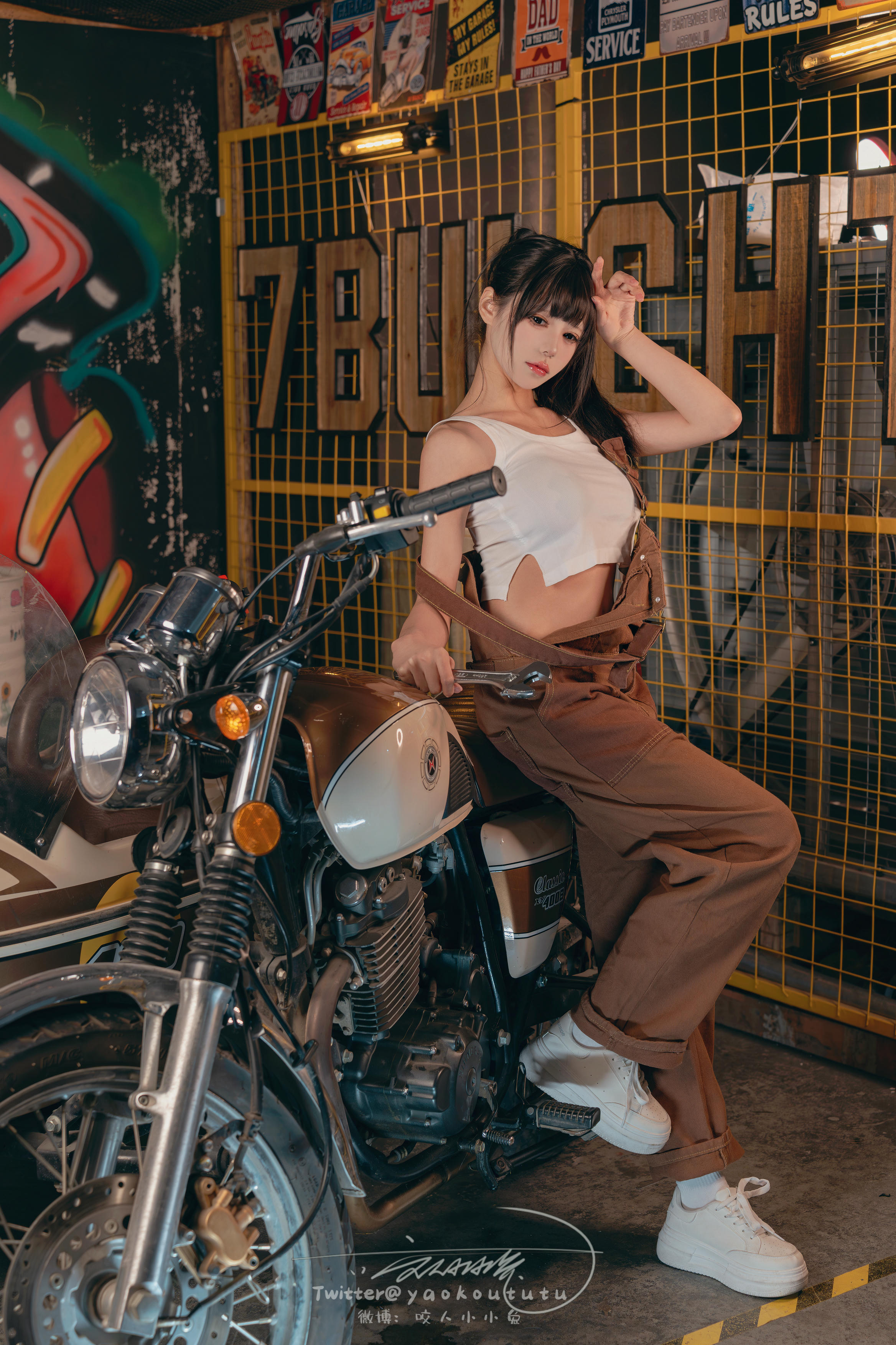 黏黏团子兔 NO.135 咬人小小兔 2401月作品『机车修理工』Shake it [70P+1V 1.53GB]_第1集