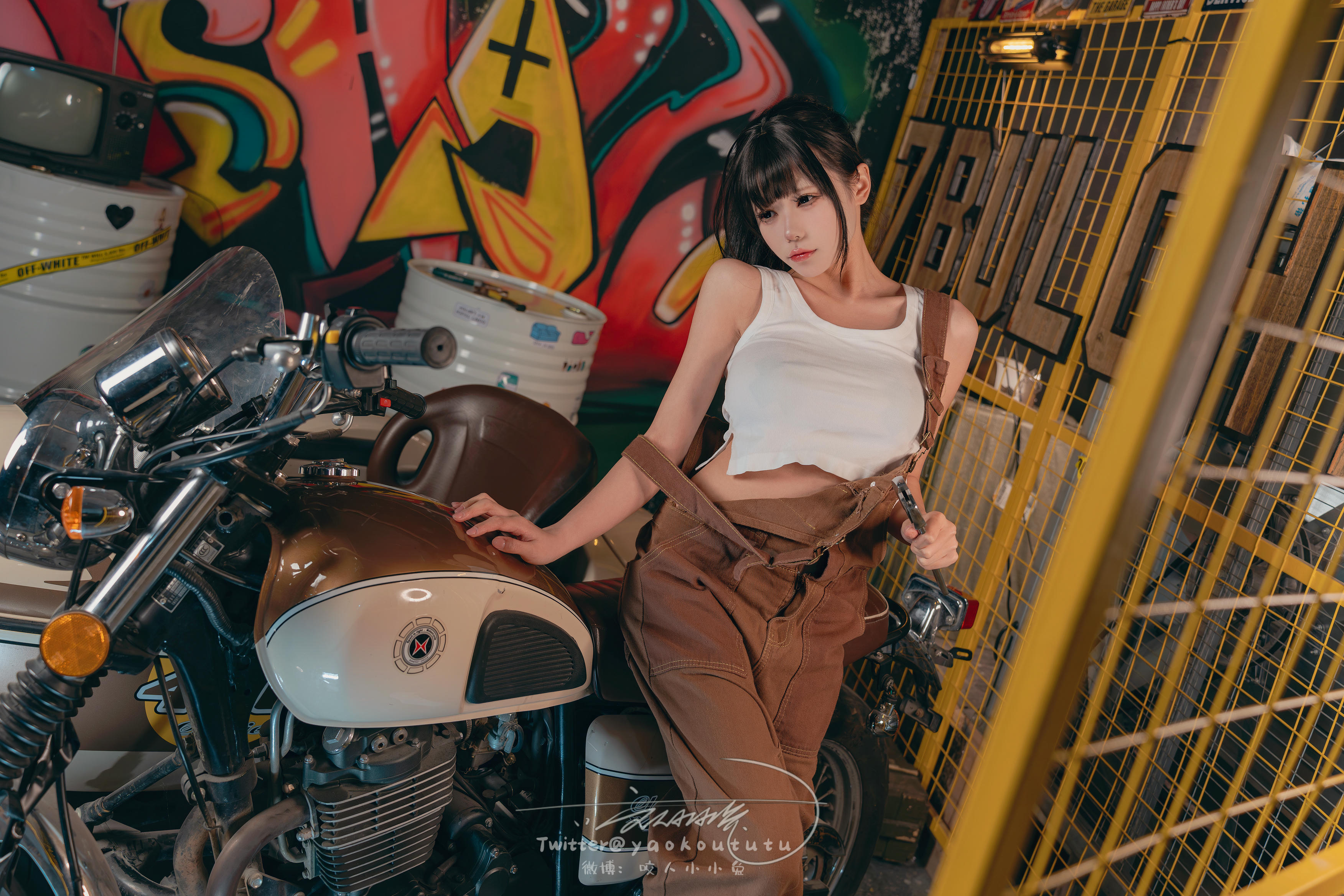 黏黏团子兔 NO.135 咬人小小兔 2401月作品『机车修理工』Shake it [70P+1V 1.53GB]_第1集