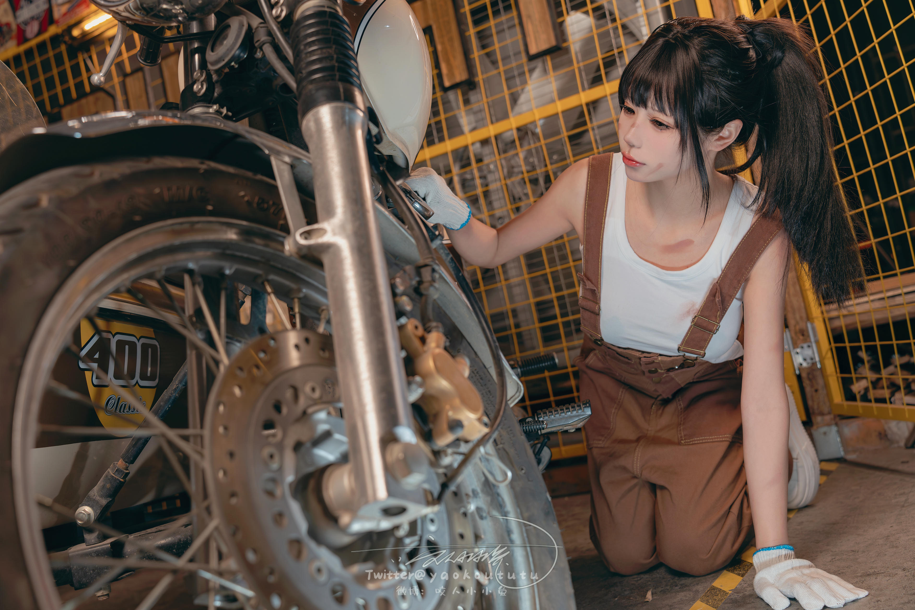 黏黏团子兔 NO.135 咬人小小兔 2401月作品『机车修理工』Shake it [70P+1V 1.53GB]_第1集