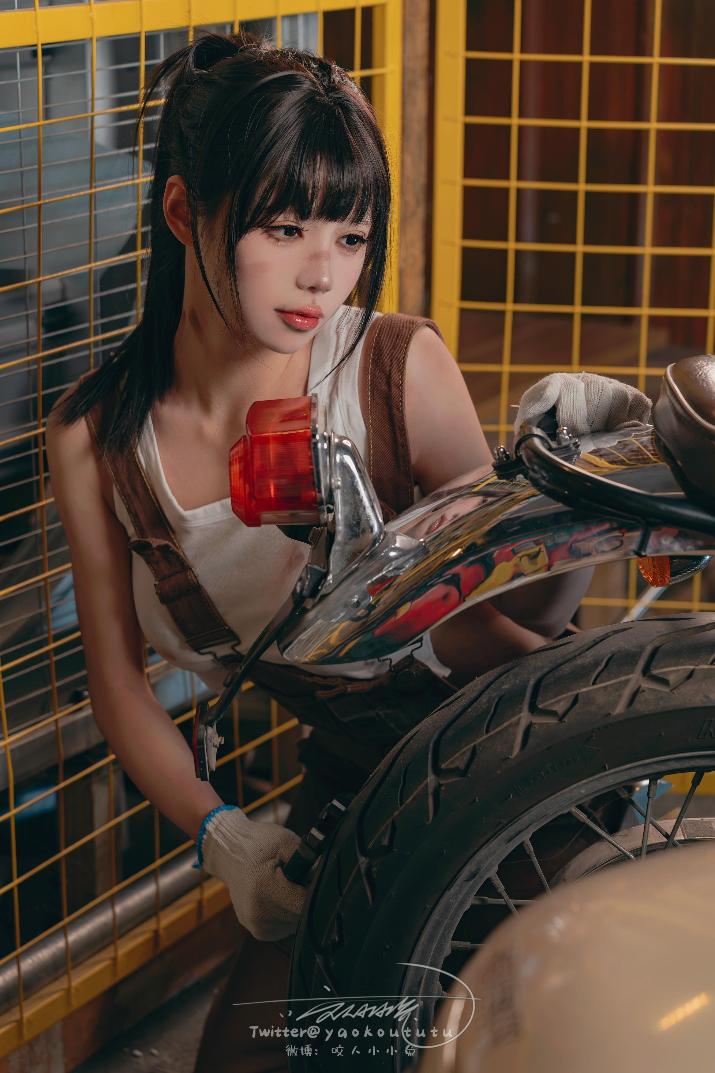 黏黏团子兔 NO.135 咬人小小兔 2401月作品『机车修理工』Shake it [70P+1V 1.53GB]_第1集