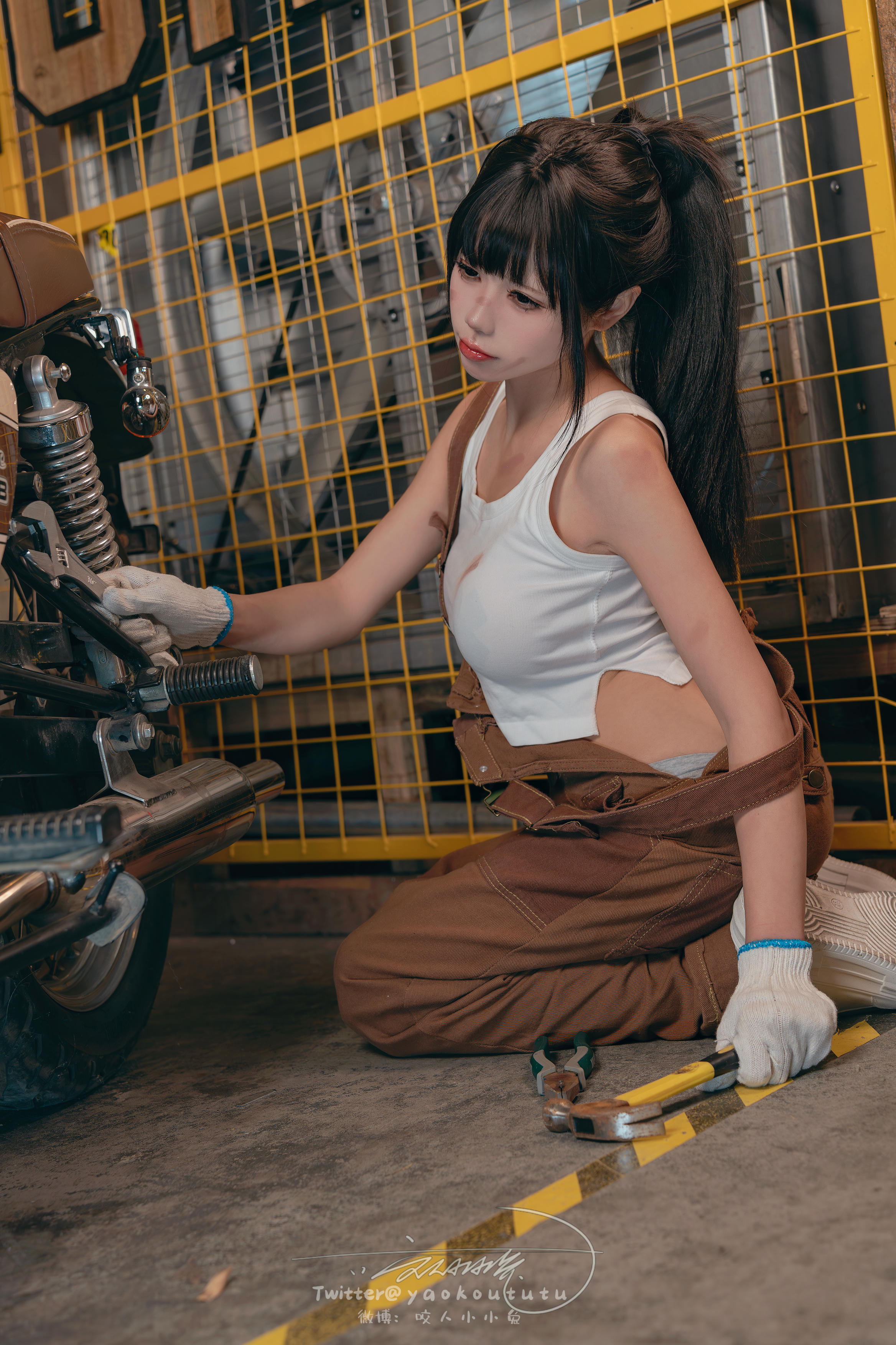 黏黏团子兔 NO.135 咬人小小兔 2401月作品『机车修理工』Shake it [70P+1V 1.53GB]_第1集