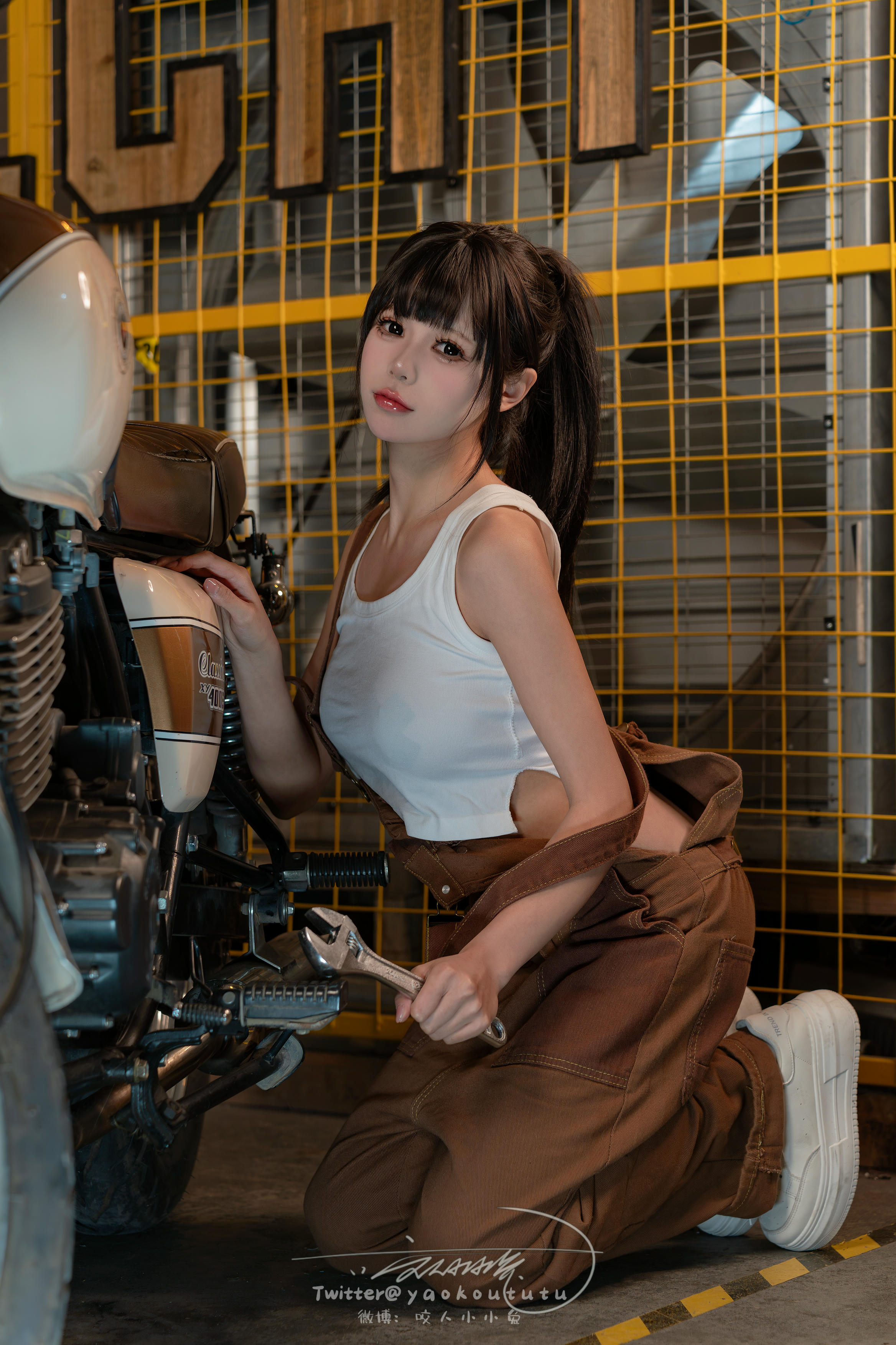 黏黏团子兔 NO.135 咬人小小兔 2401月作品『机车修理工』Shake it [70P+1V 1.53GB]_第1集